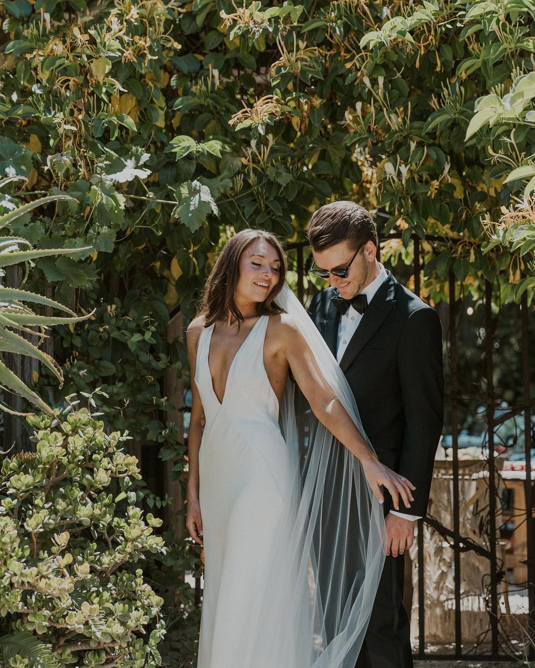 REAL BRIDES
Bride: Alix Celestino - Ventura, CA, USA
Veil: Jesi veil
Cathedral length: 110”
Color: Light ivory