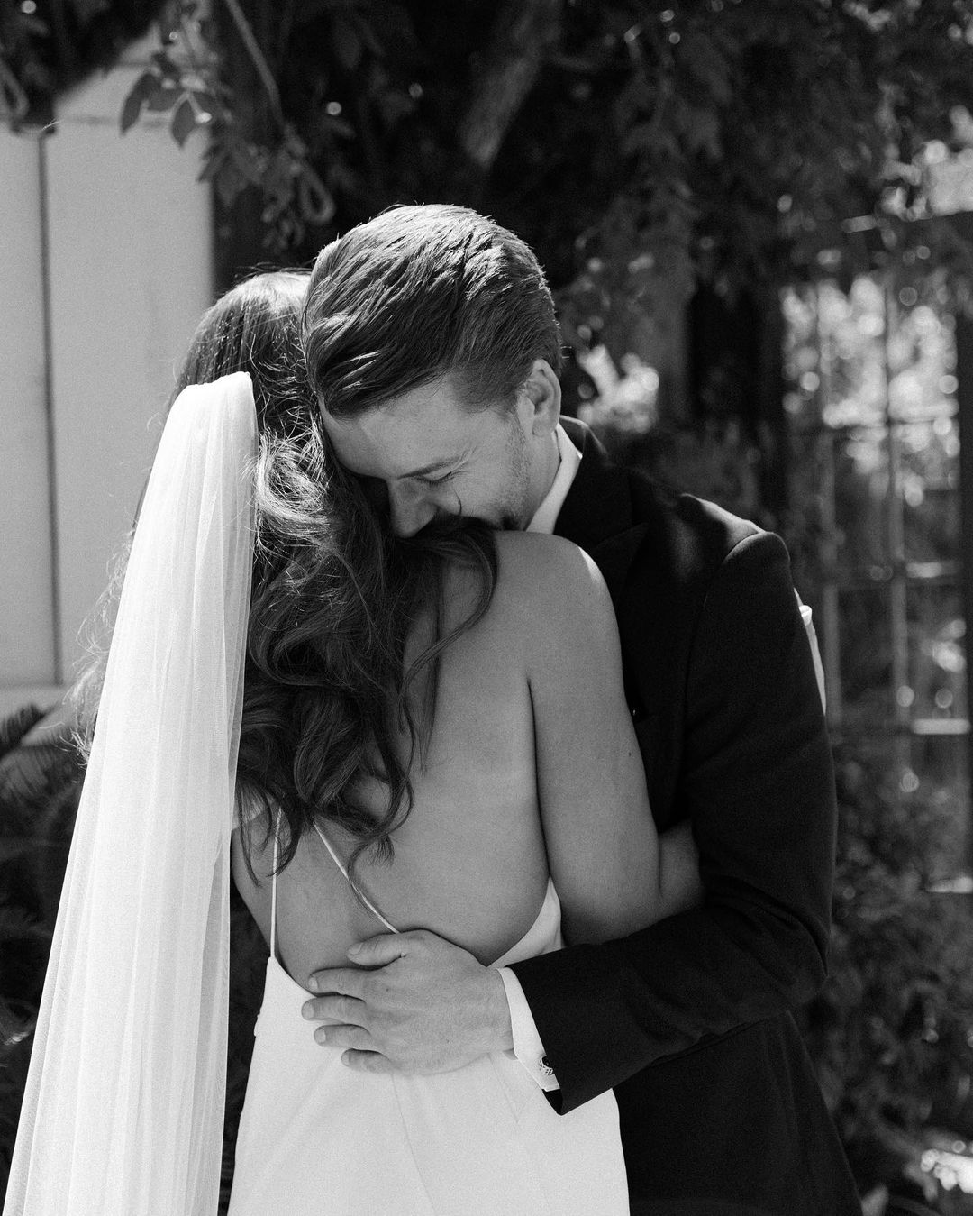 REAL BRIDES
Bride: Alix Celestino - Ventura, CA, USA
Veil: Jesi veil
Cathedral length: 110”
Color: Light ivory