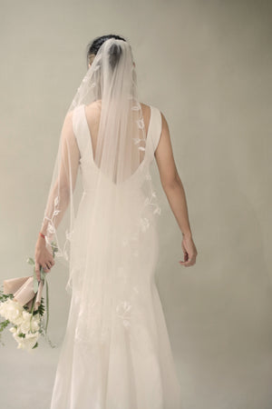 Veil Weights: How to Keep Your Veil in Place Outdoors
