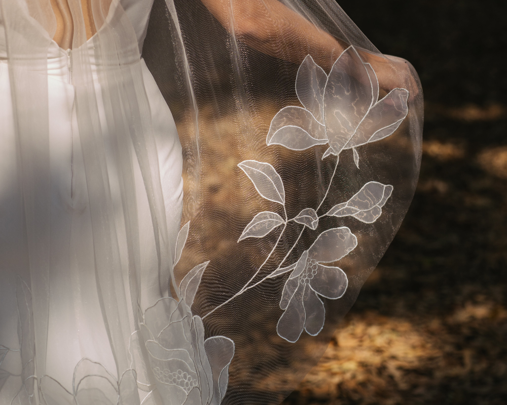 2025 Veil Trends for Beach Weddings in the US