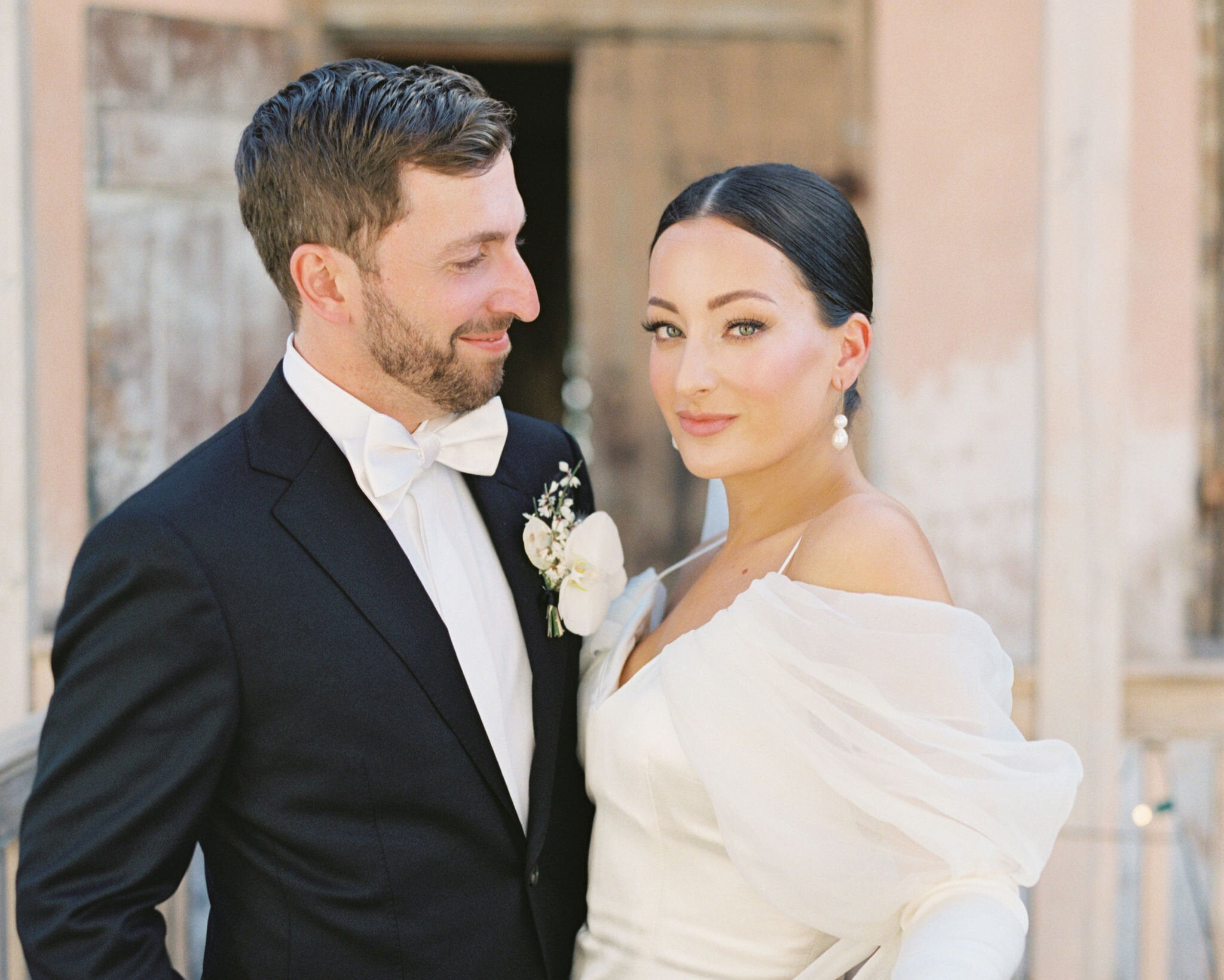 How to Choose a Veil for Your Face Shape: Expert Tips for a Flattering Look