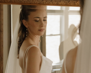 Jumpsuit Brides: Do You Need a Veil? Pros & Cons