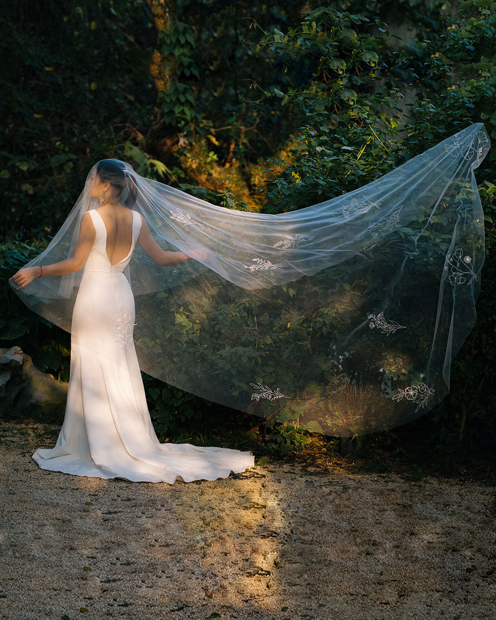 Top Embroidered Veil Trends for the Modern Bride in 2025