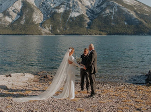 Outdoor Wedding Veils: The Best Choices For Every Season