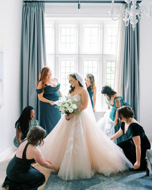 How to Choose a Veil Color That Perfectly Matches Your Wedding Dress