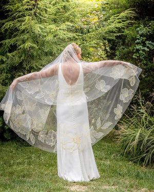 Wedding Veils for Plus-Size Brides: Styles that Flatter and Enhance Your Look
