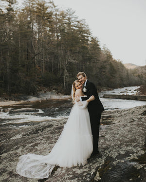 How American Brides Choose Veils for Outdoor vs. Indoor Weddings