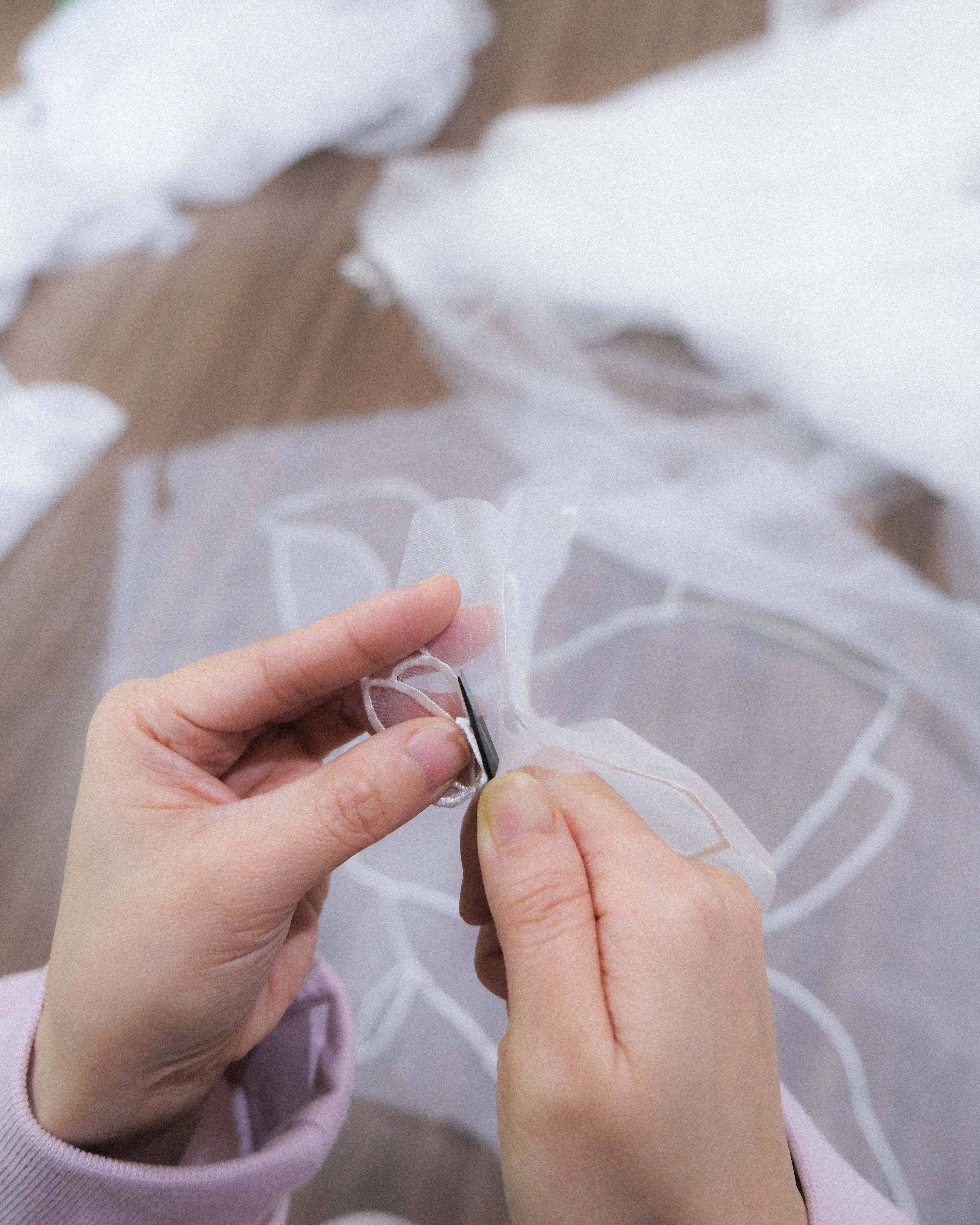 Custom vs Ready-Made Veils: Pros, Cons; Which to Buy