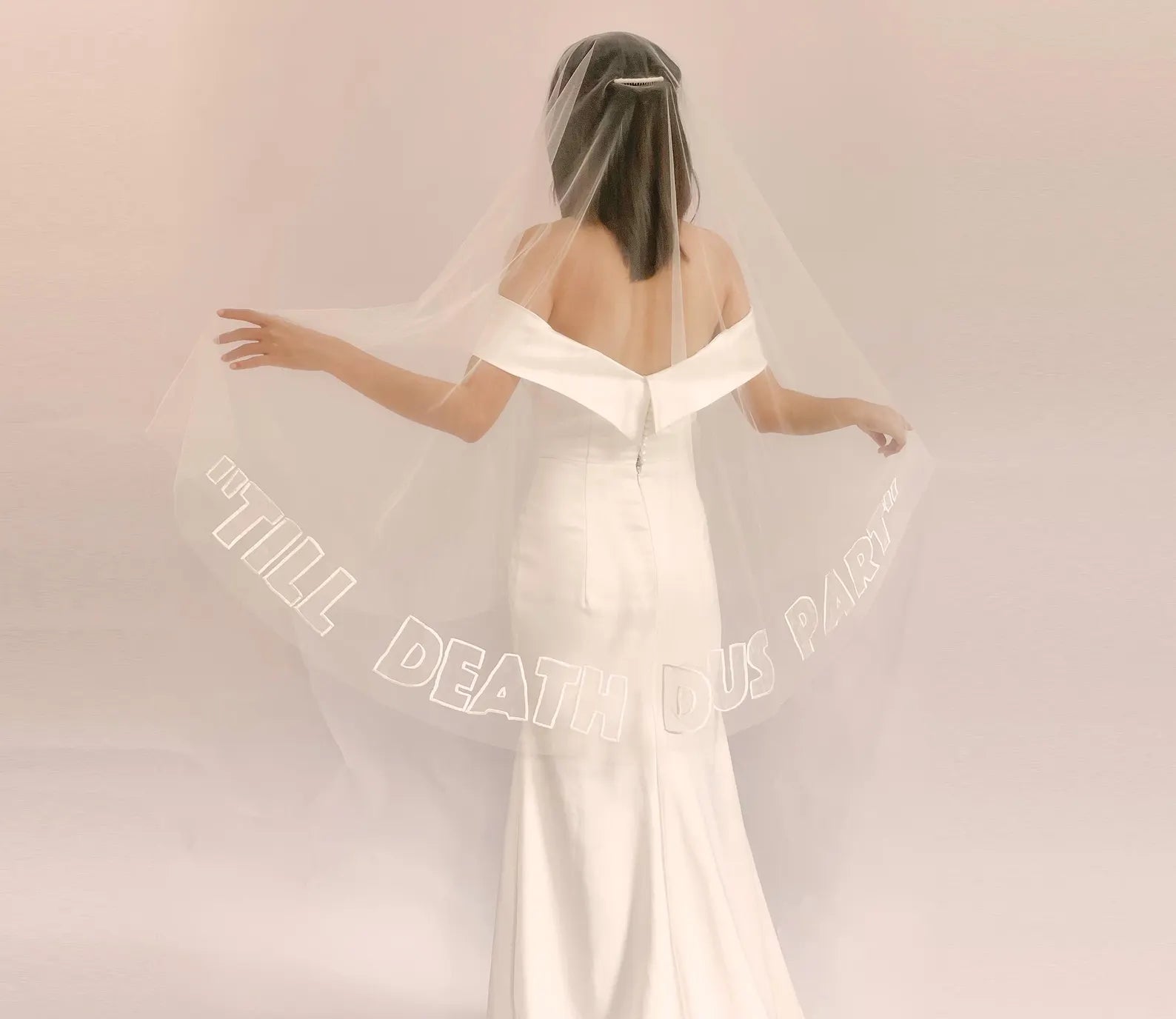 The Impact of Social Media on Veil Choices Among US Brides