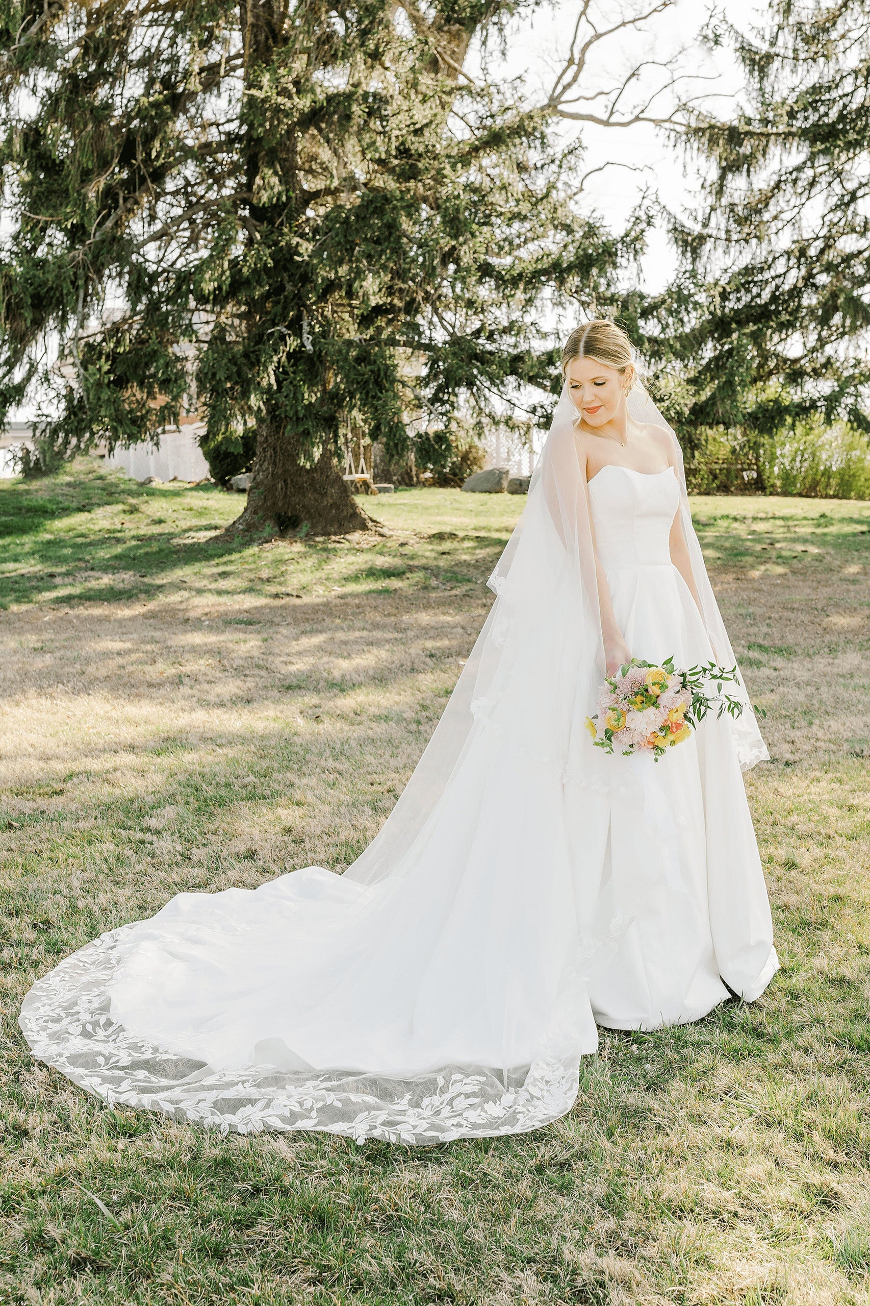 LILA veil | Custom veil for Lila bride | Floral lace wedding veil/One Tier Flower Veil/Cathedral floral Wedding Veil | TA.V126