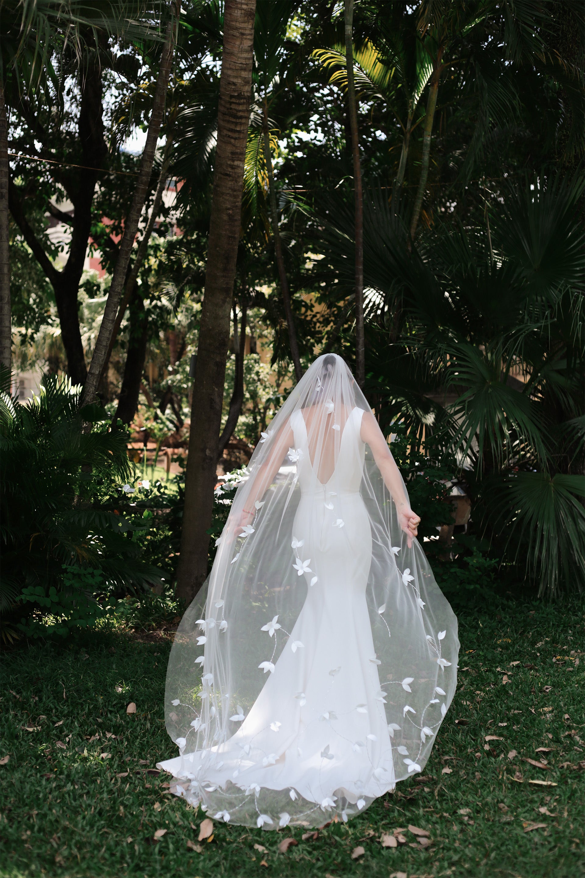 KAYLA | Chapel 3D floral veil