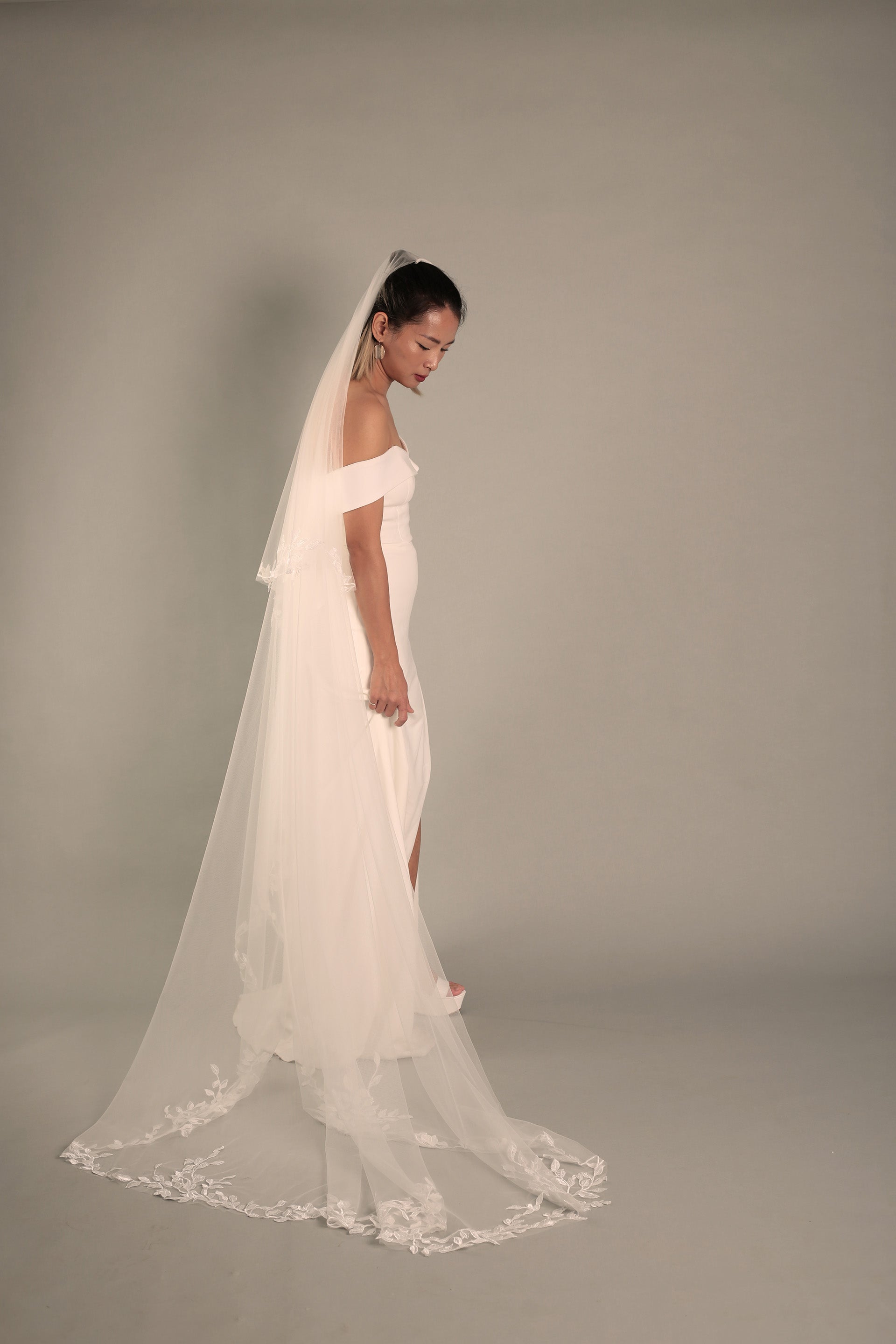 The left side of the BRITTNIE wedding veil