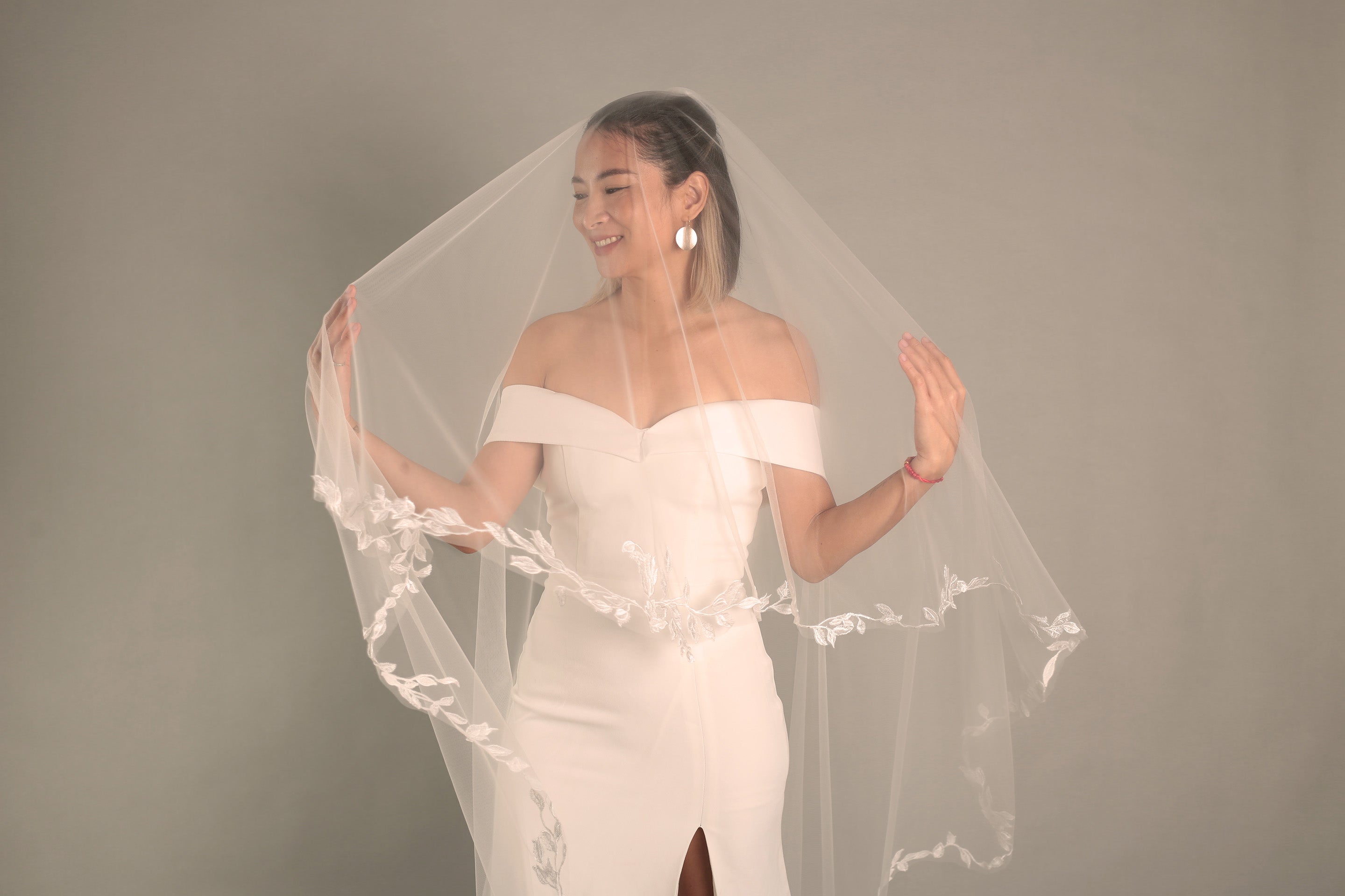 Front view of the BRITTNIE veil

