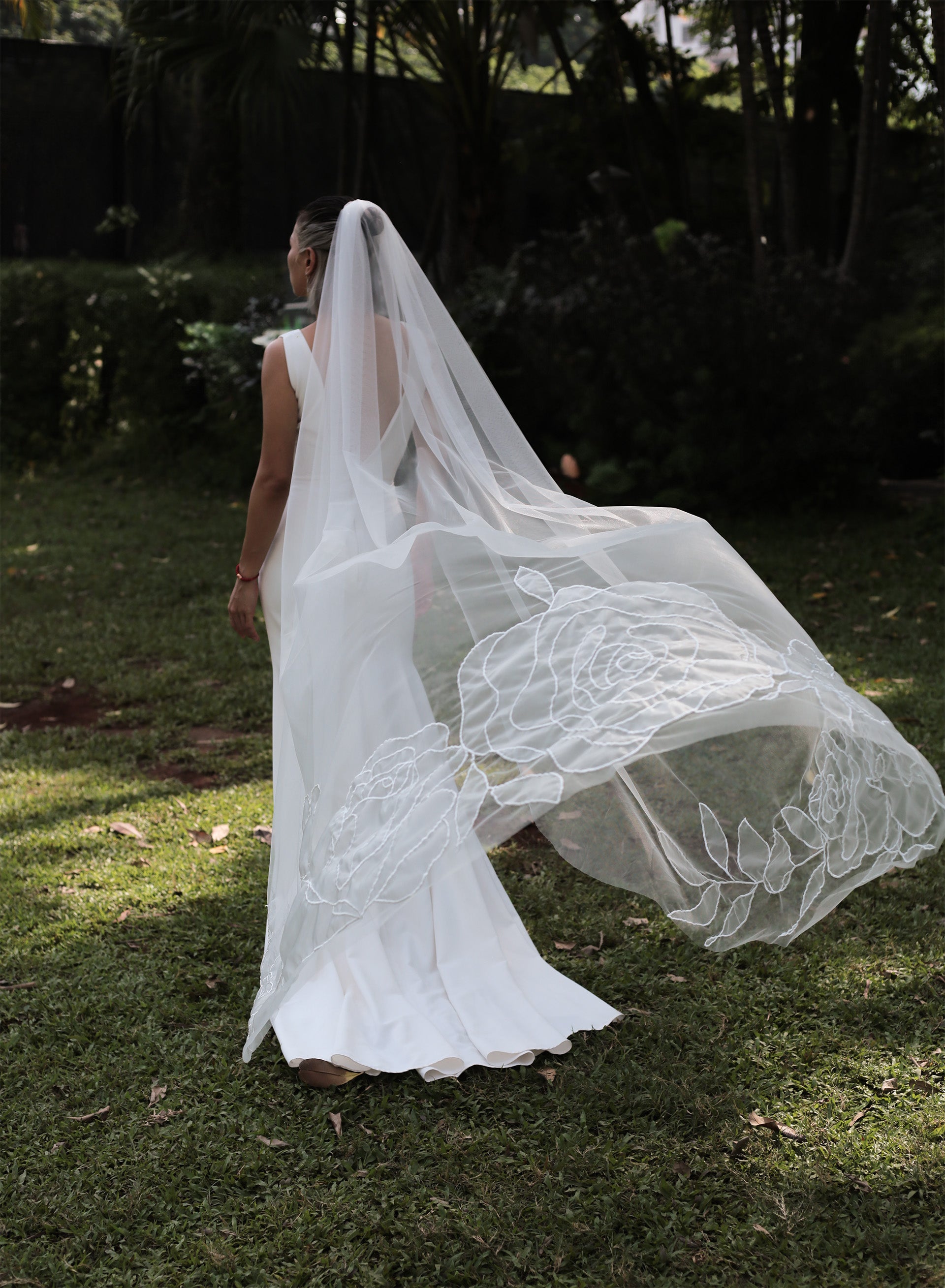 MONICA | Organza floral veil