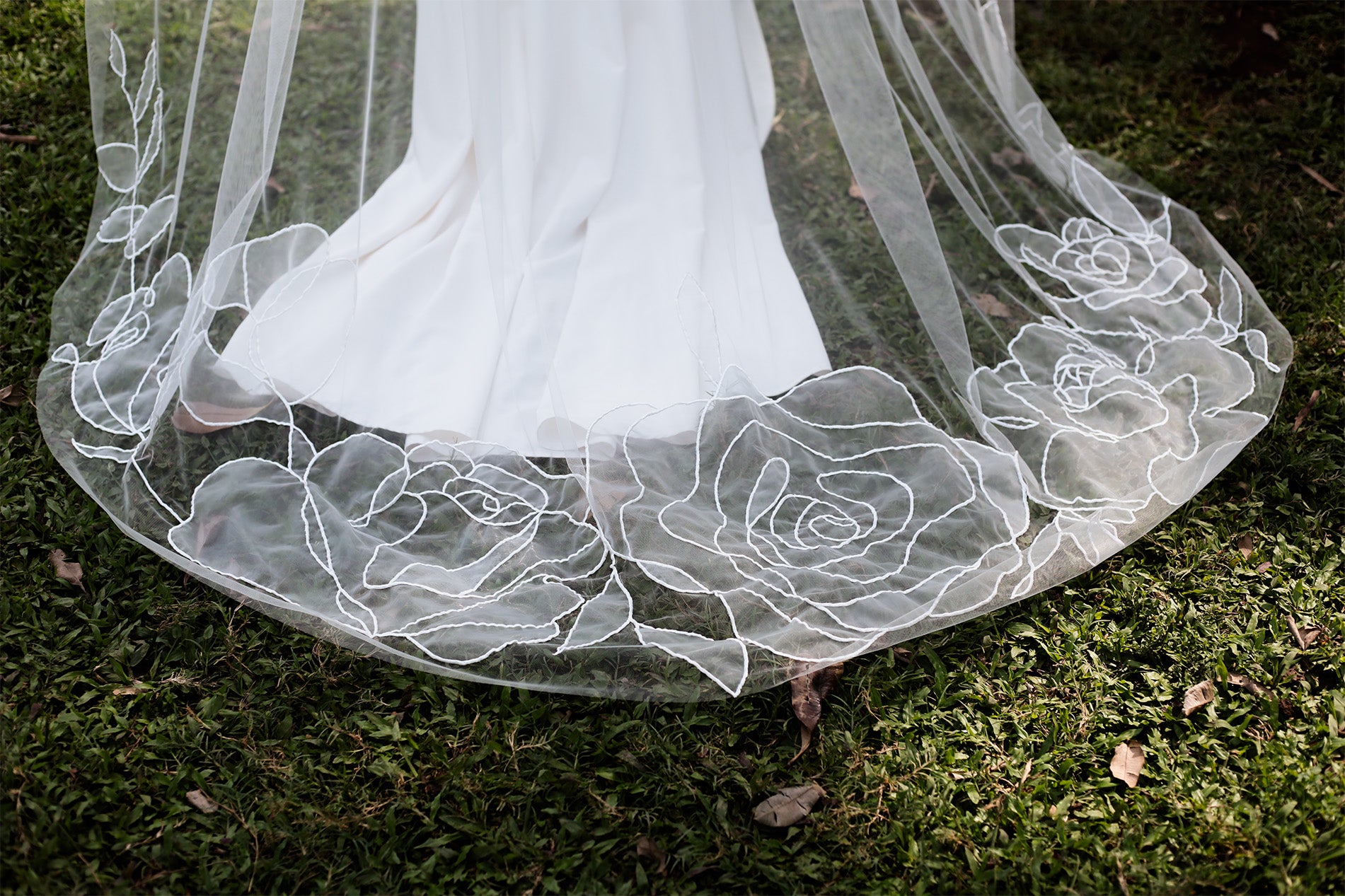 MONICA | Organza floral veil