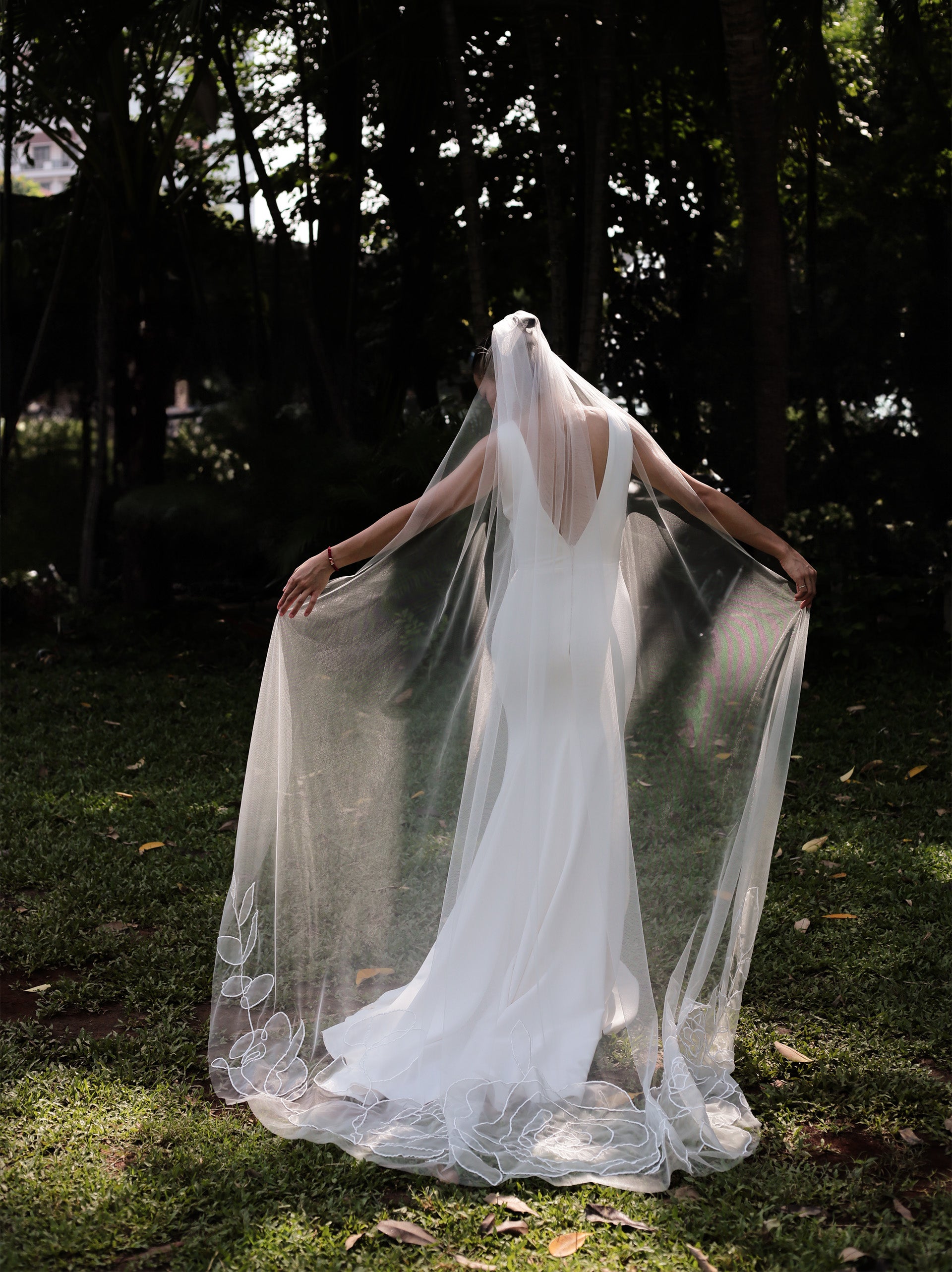 MONICA | Organza floral veil