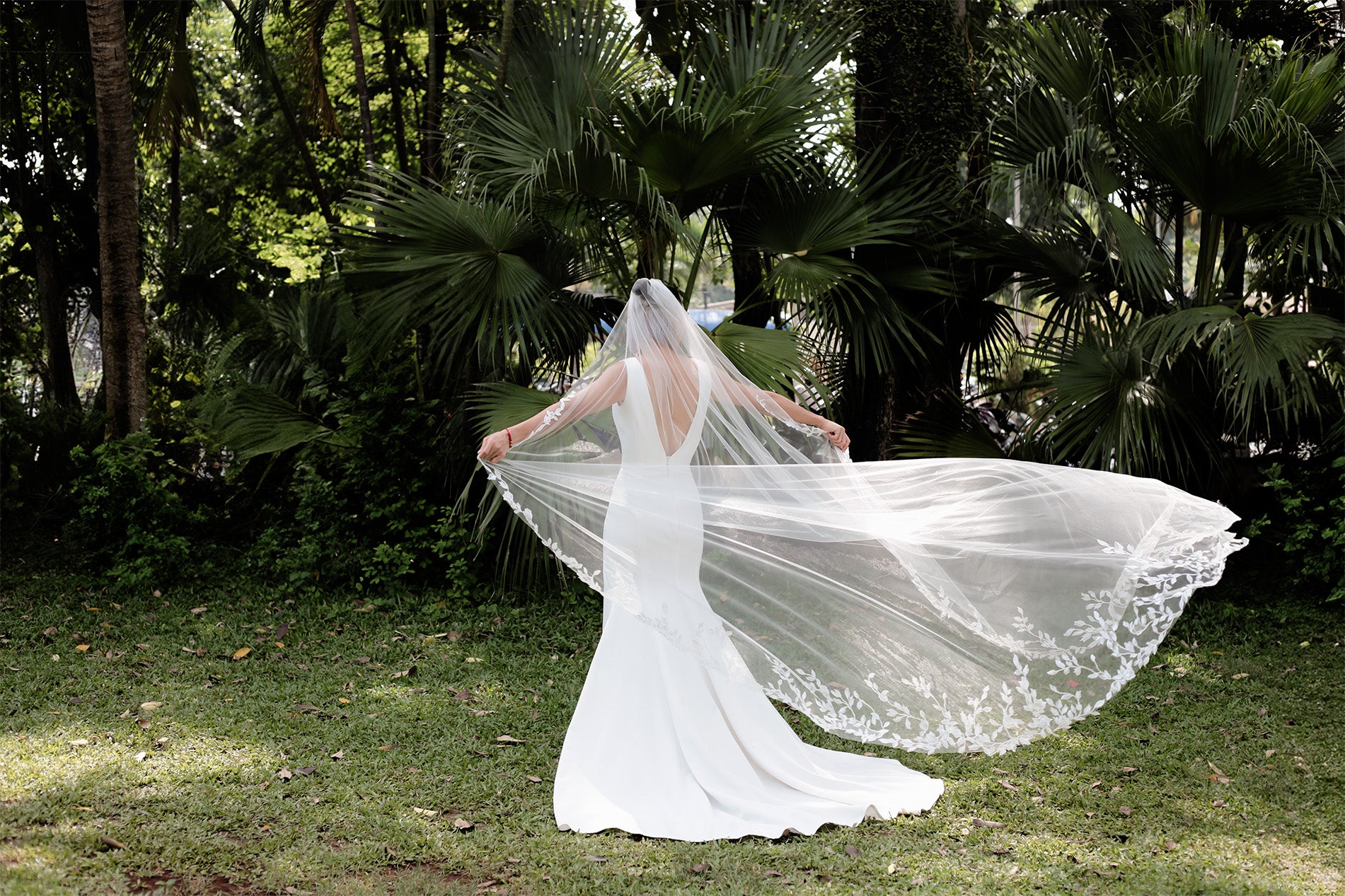 RANDI |  Cathedral Floral lace Veil
