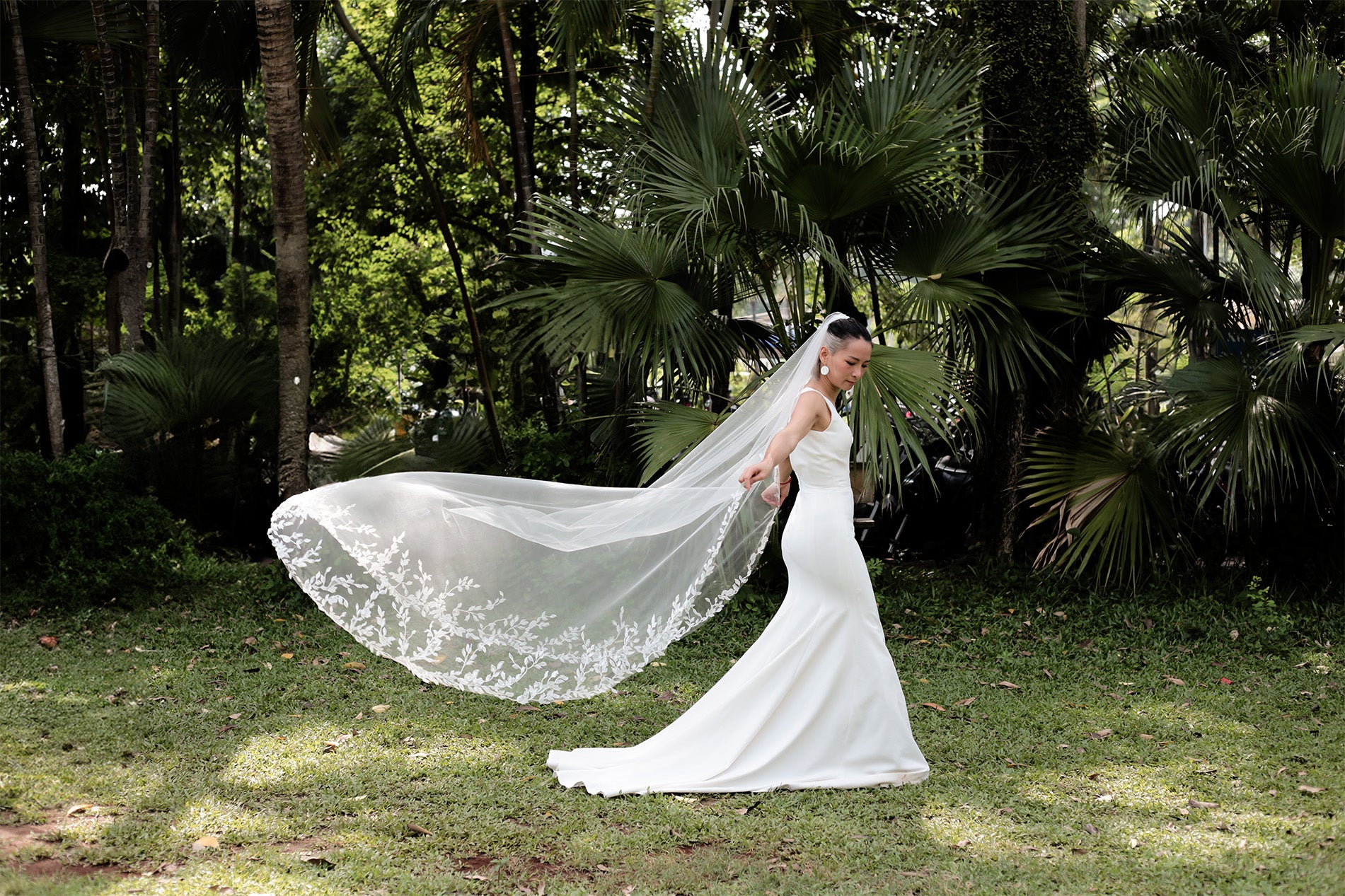 RANDI |  Cathedral Floral lace Veil