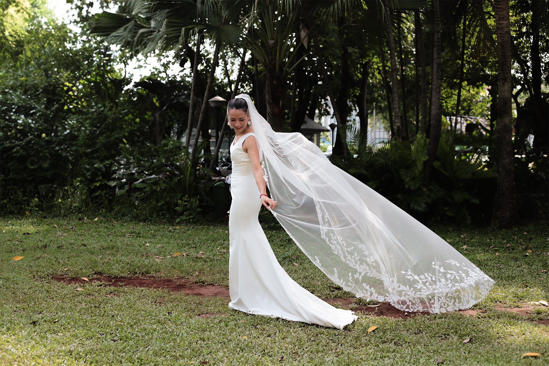 RANDI |  Cathedral Floral lace Veil