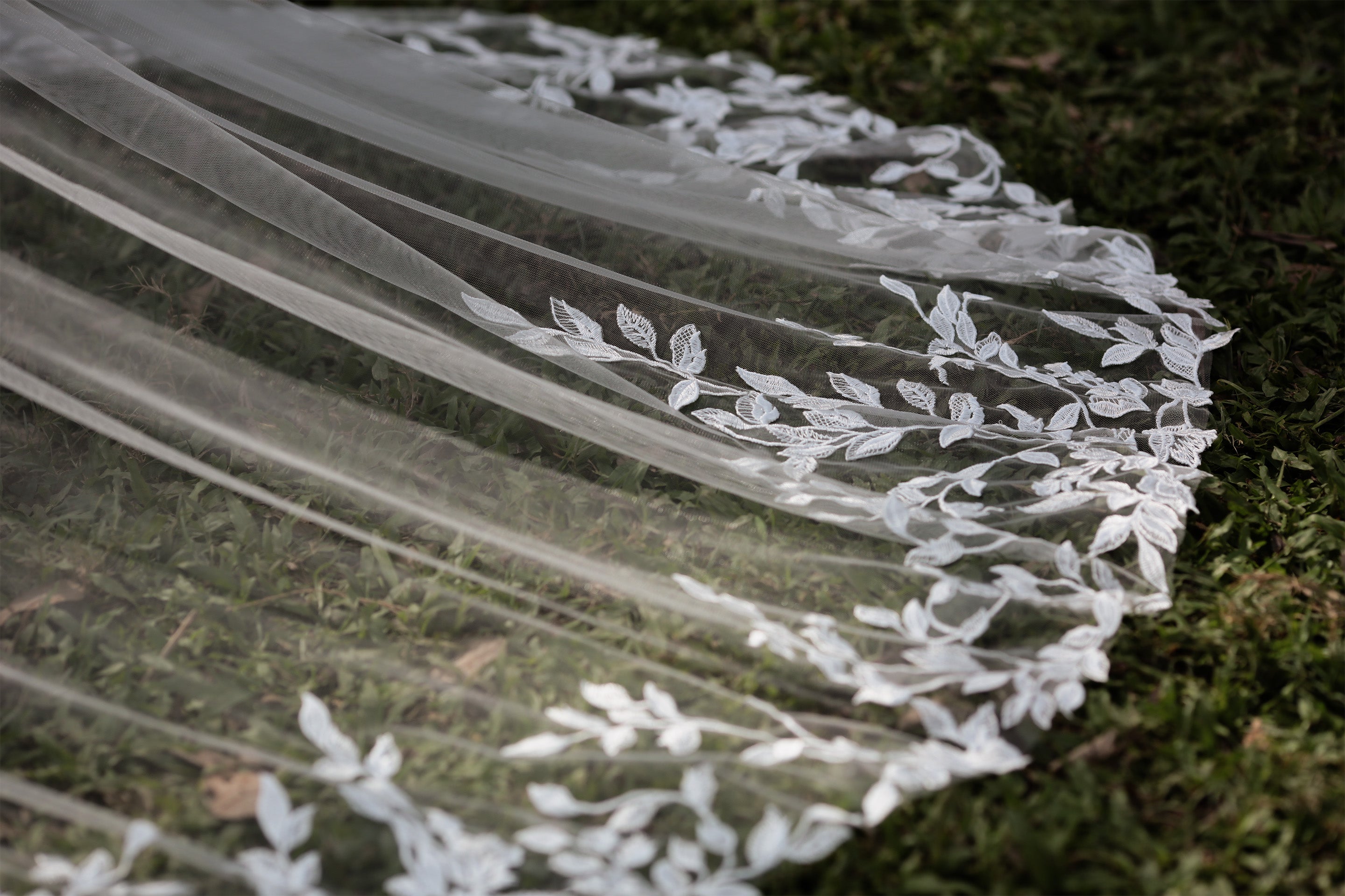 RANDI |  Cathedral Floral lace Veil