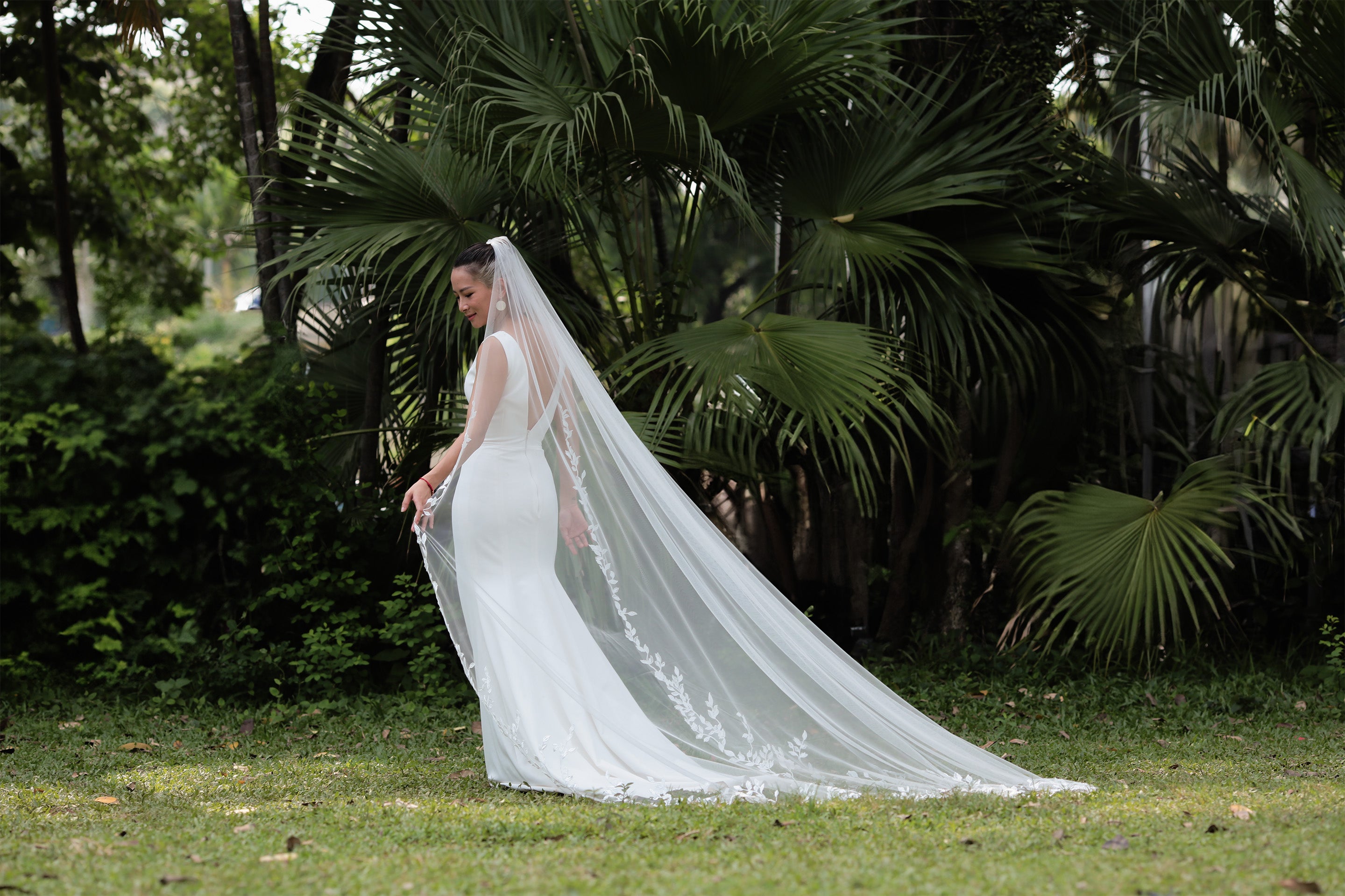 RANDI |  Cathedral Floral lace Veil