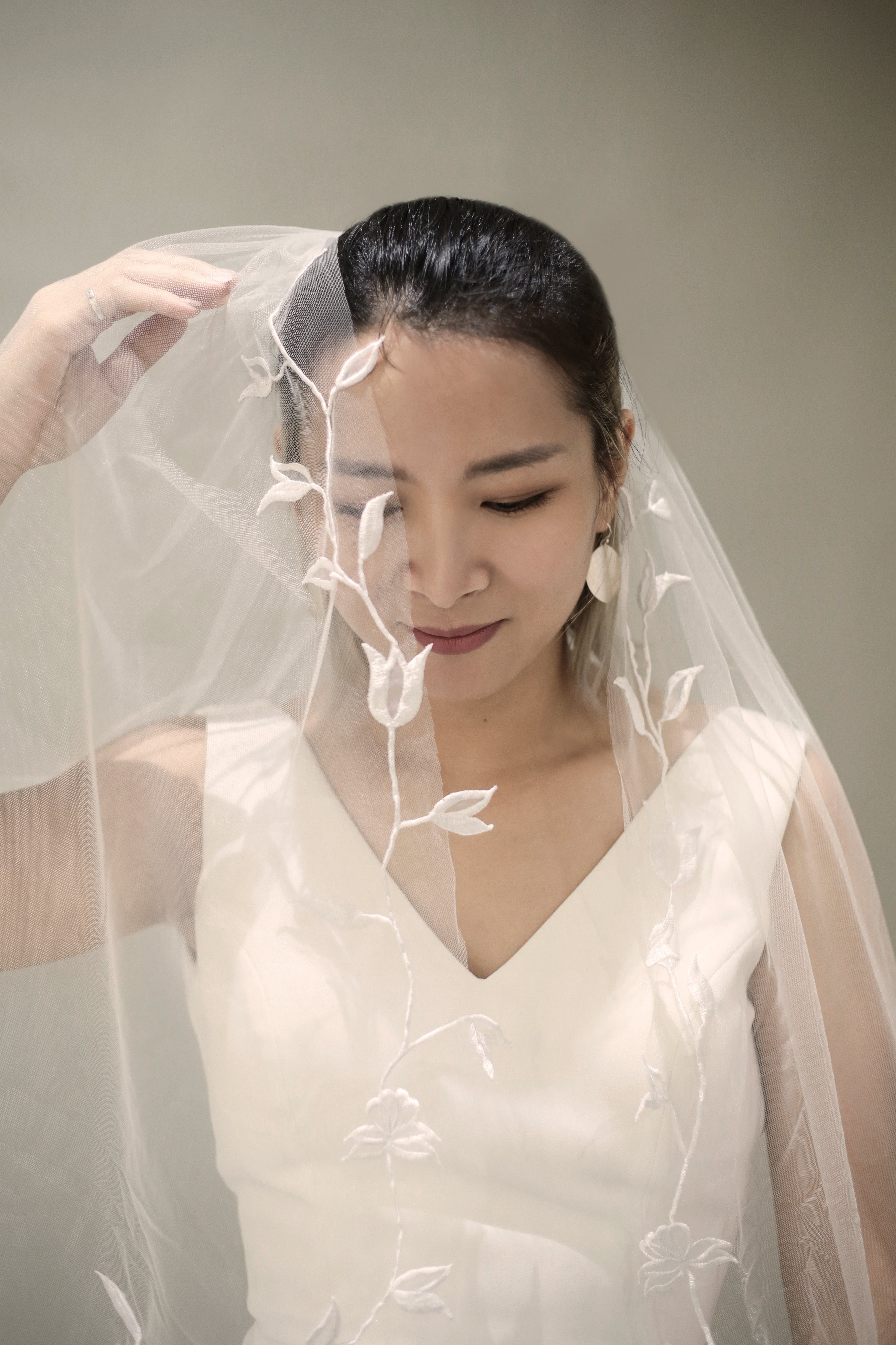 ZANA | Romantic fingertips embroidery floral veil/ Custom veil/ Fingertips wedding veil/ Wedding veil/ floral veil/ TA.V078