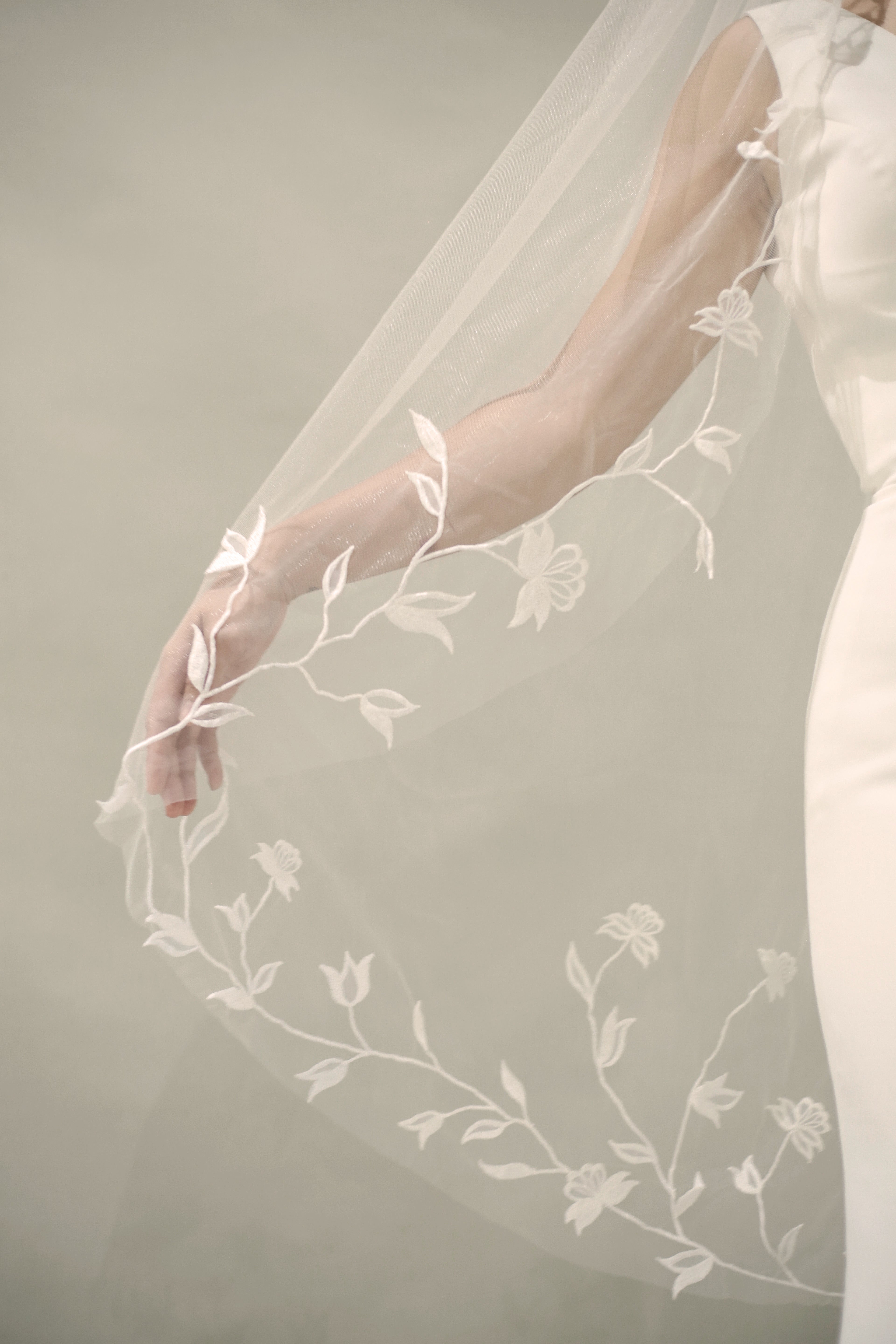 ZANA | Romantic fingertips embroidery floral veil/ Custom veil/ Fingertips wedding veil/ Wedding veil/ floral veil/ TA.V078