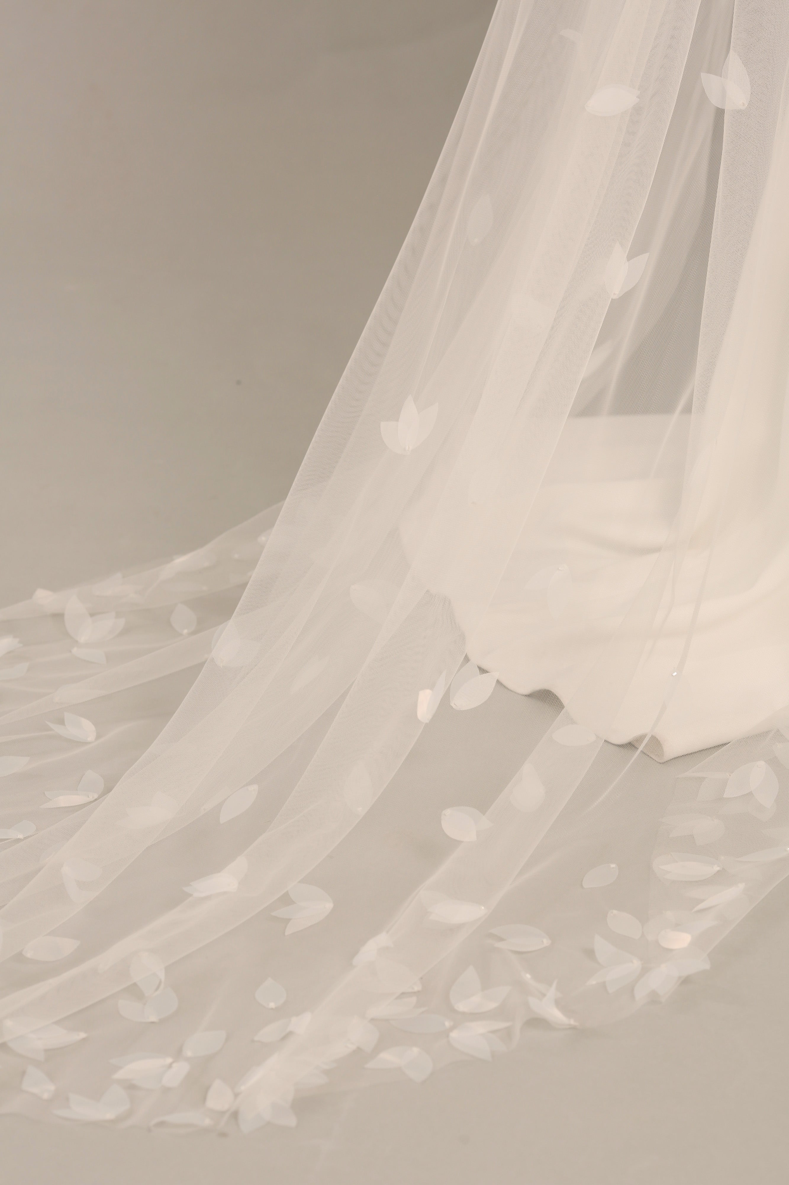 SADIE | Petal chapel veil, 3D petal veil

