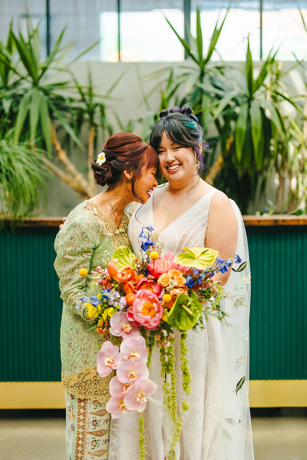 NILSA |  Green embroidery floral wedding veil