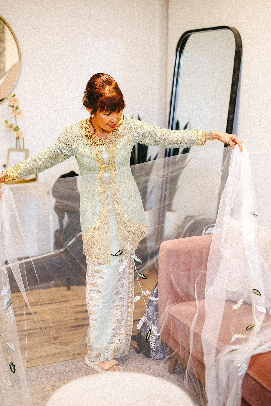 NILSA |  Green embroidery floral wedding veil