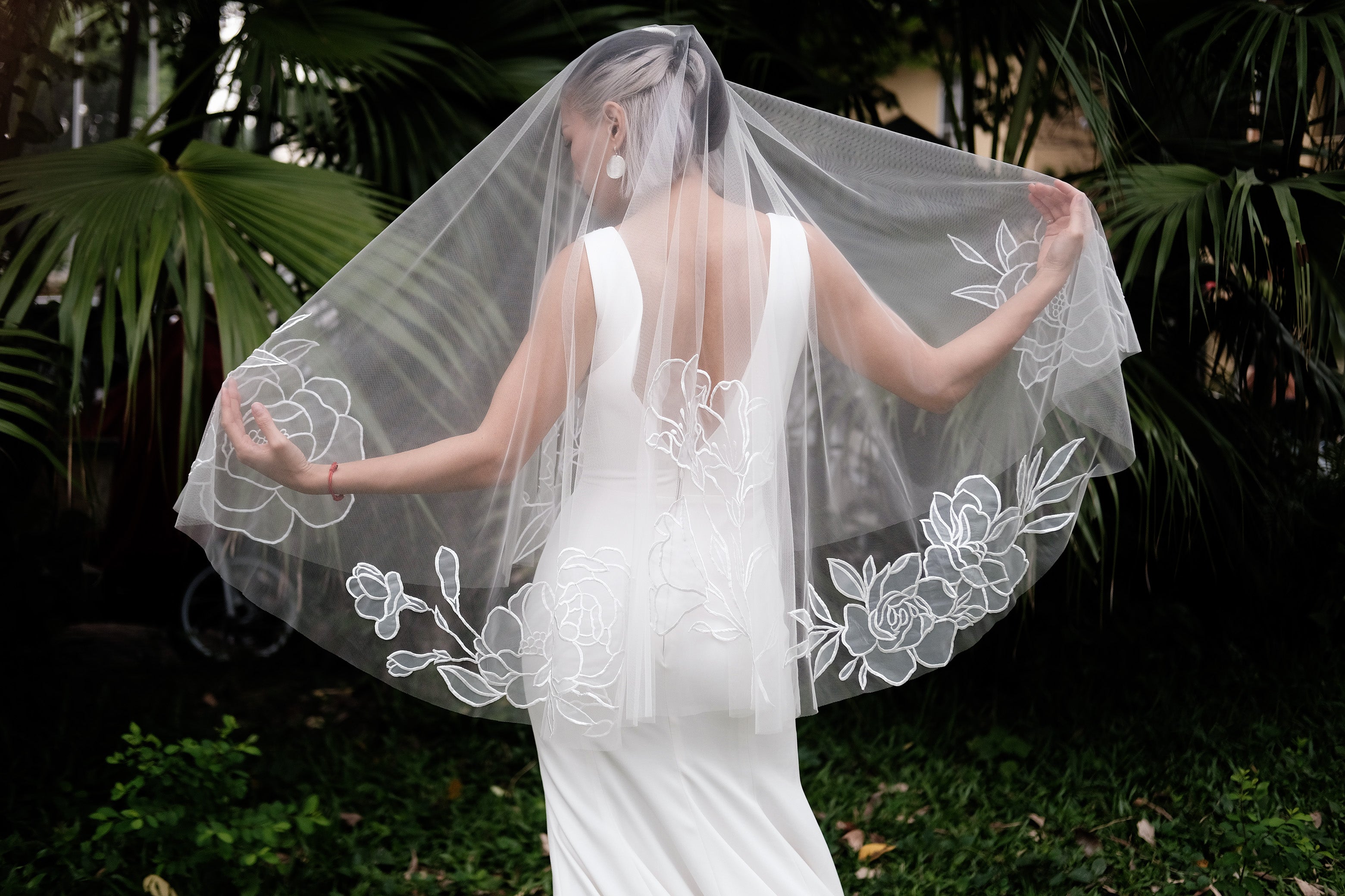 DARA | Elbow organza floral veil