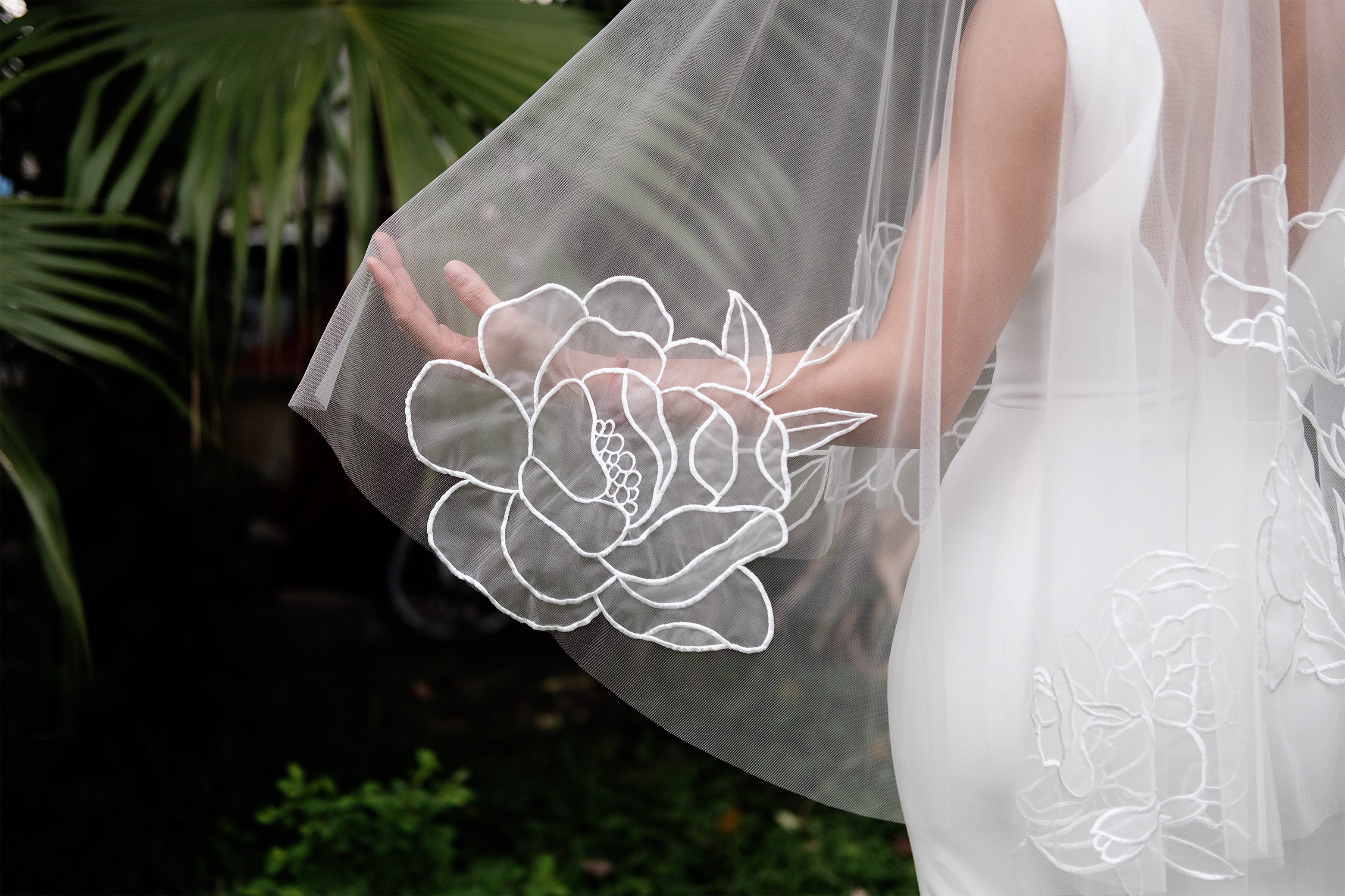 DARA | Elbow organza floral veil