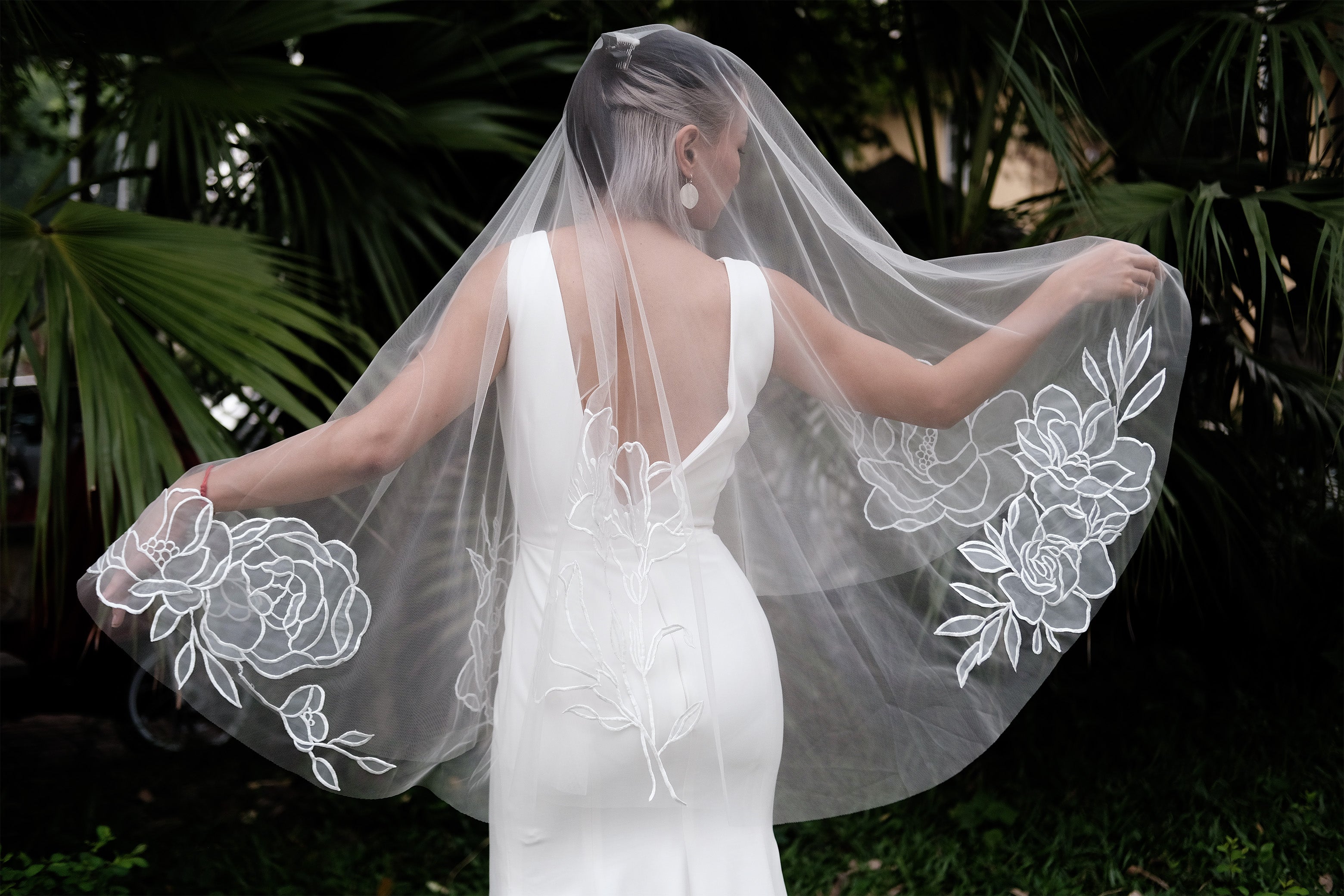 DARA | Elbow organza floral veil