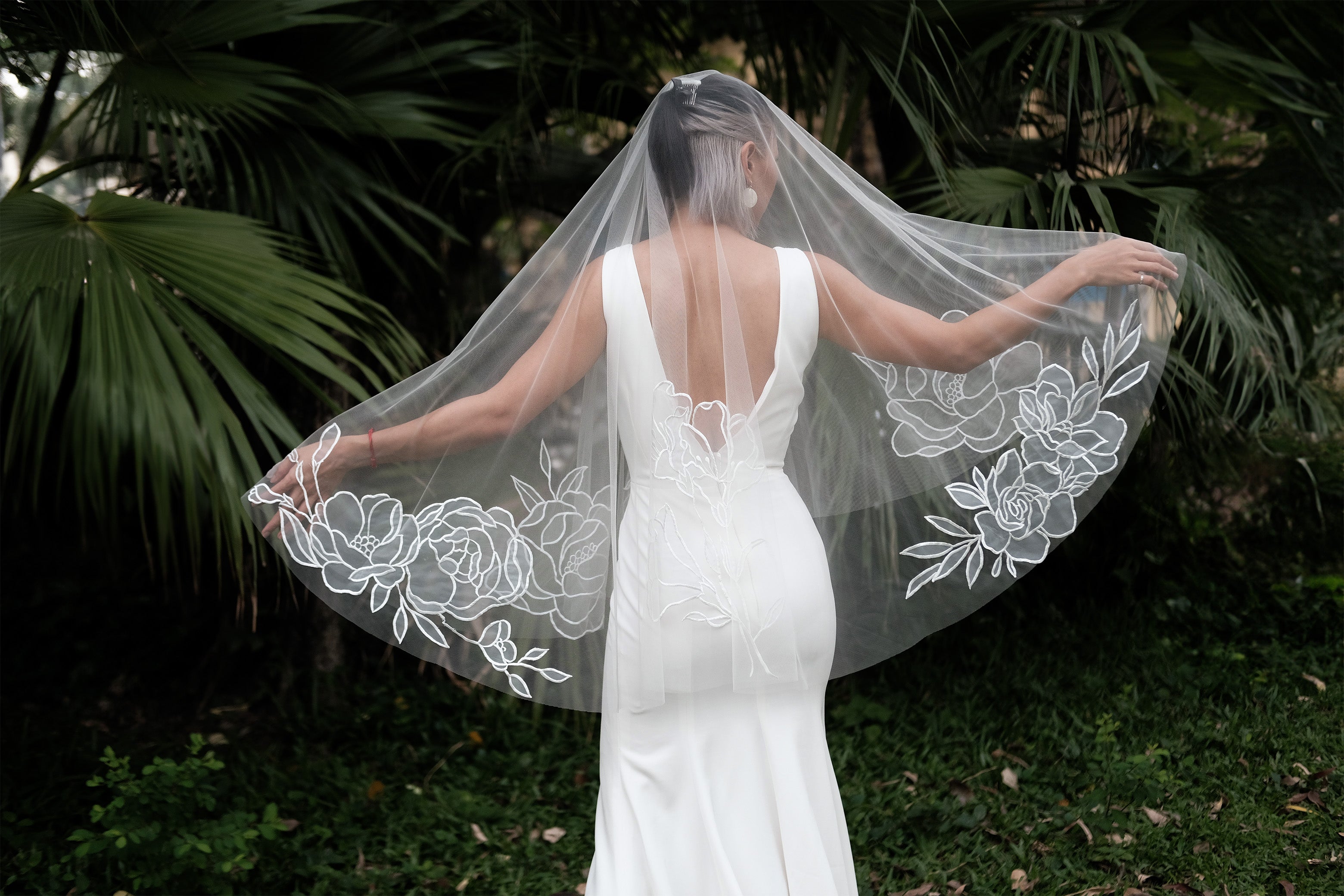 DARA | Elbow organza floral veil