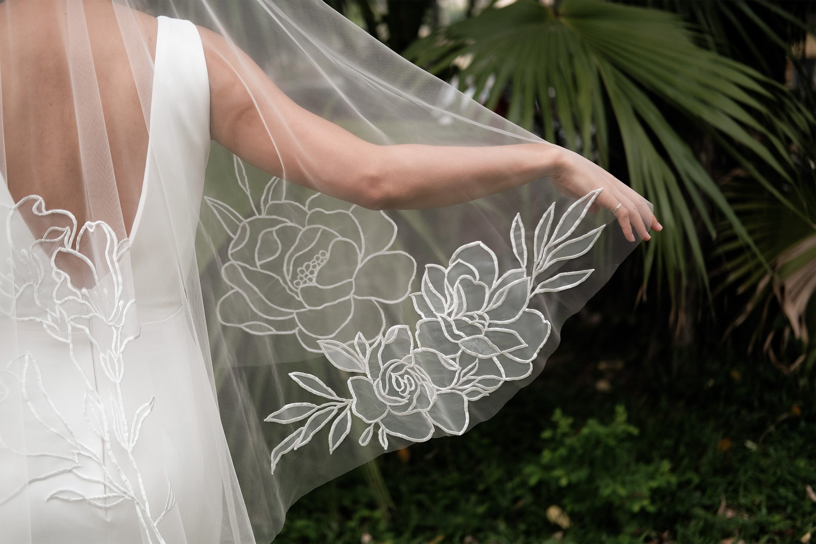 DARA | Elbow organza floral veil