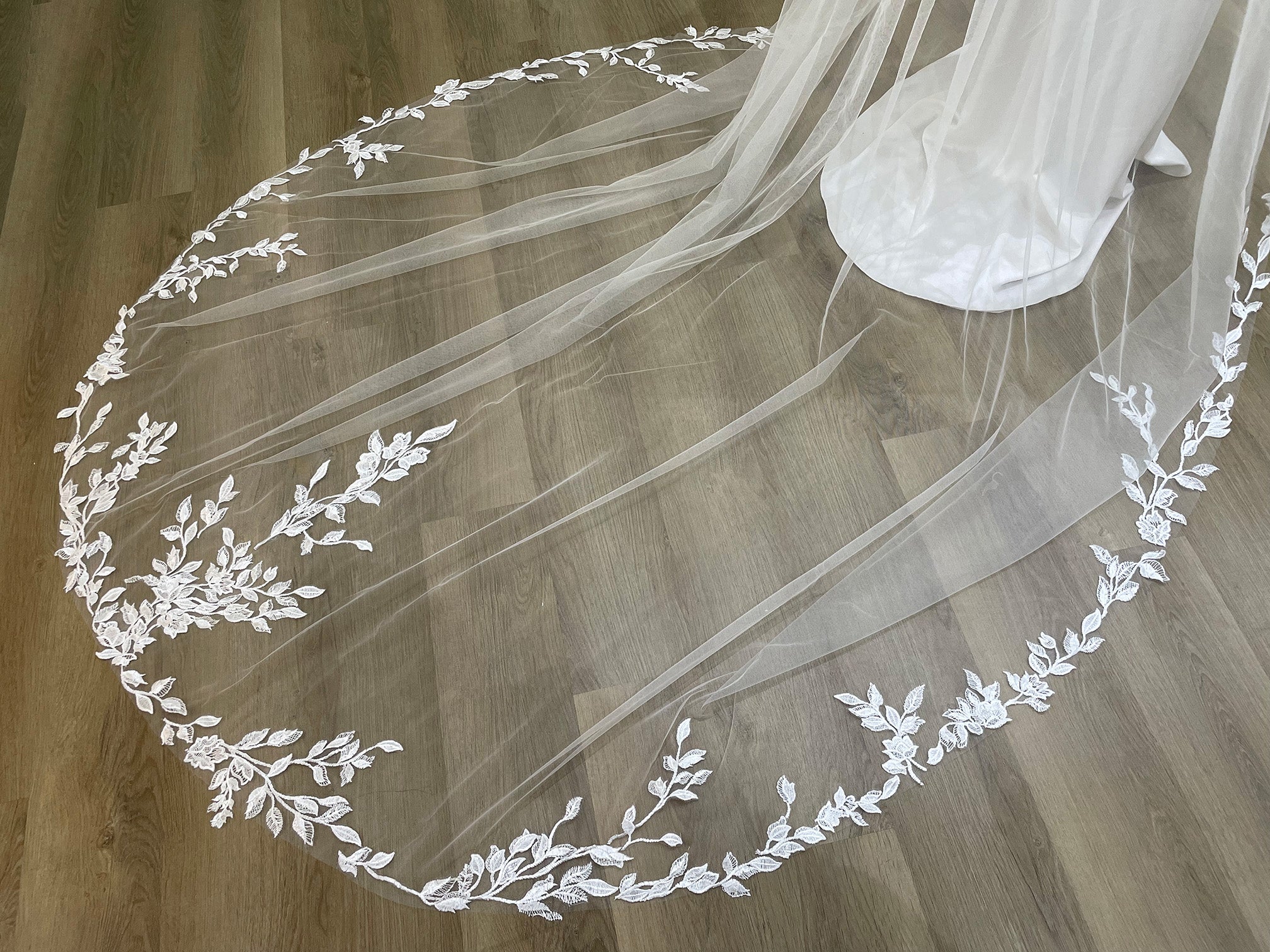 Wedding veil Linda chapel length 