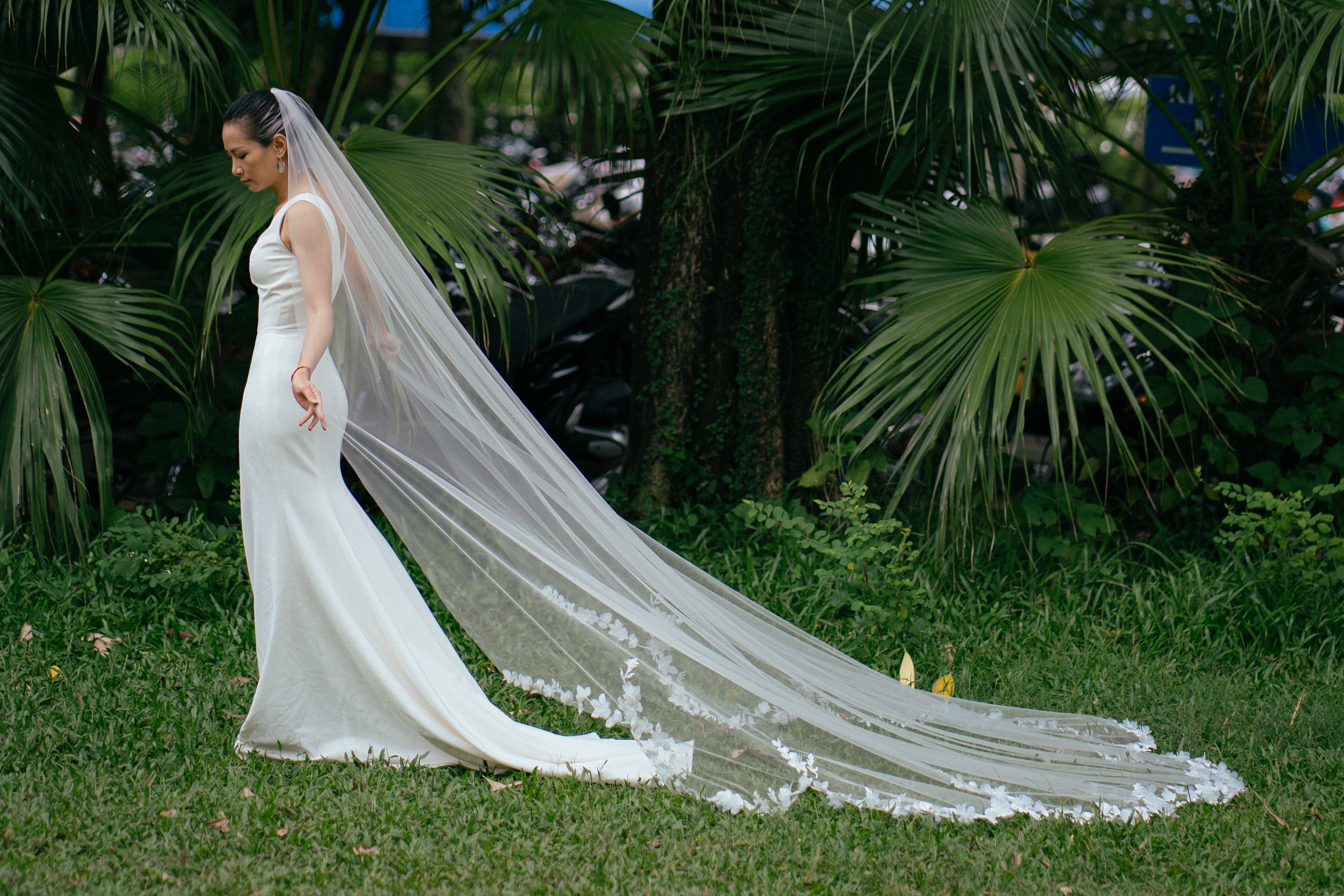 KYLIE 3D Floral Cathedral Veil