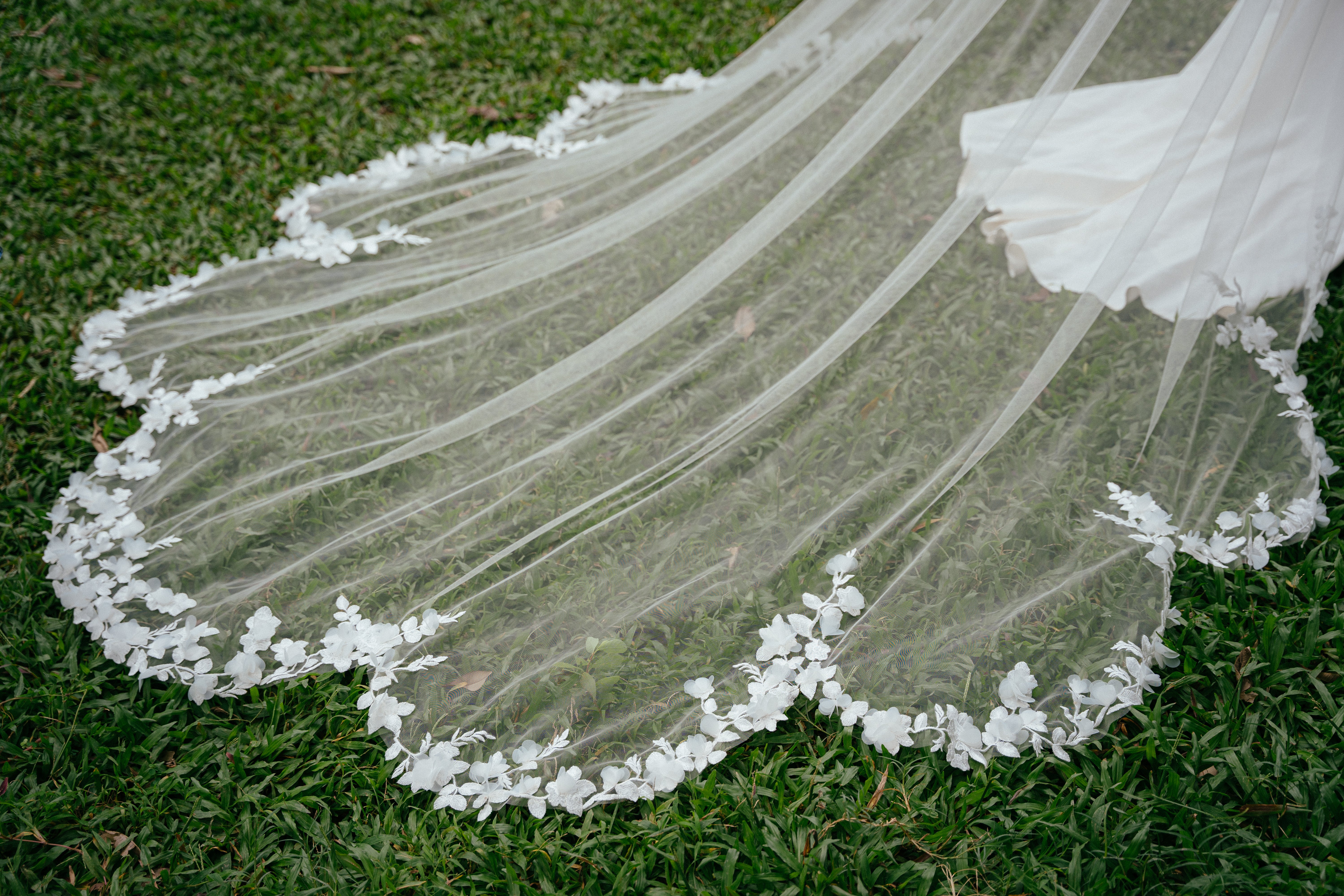 KYLIE 3D Floral Cathedral Veil