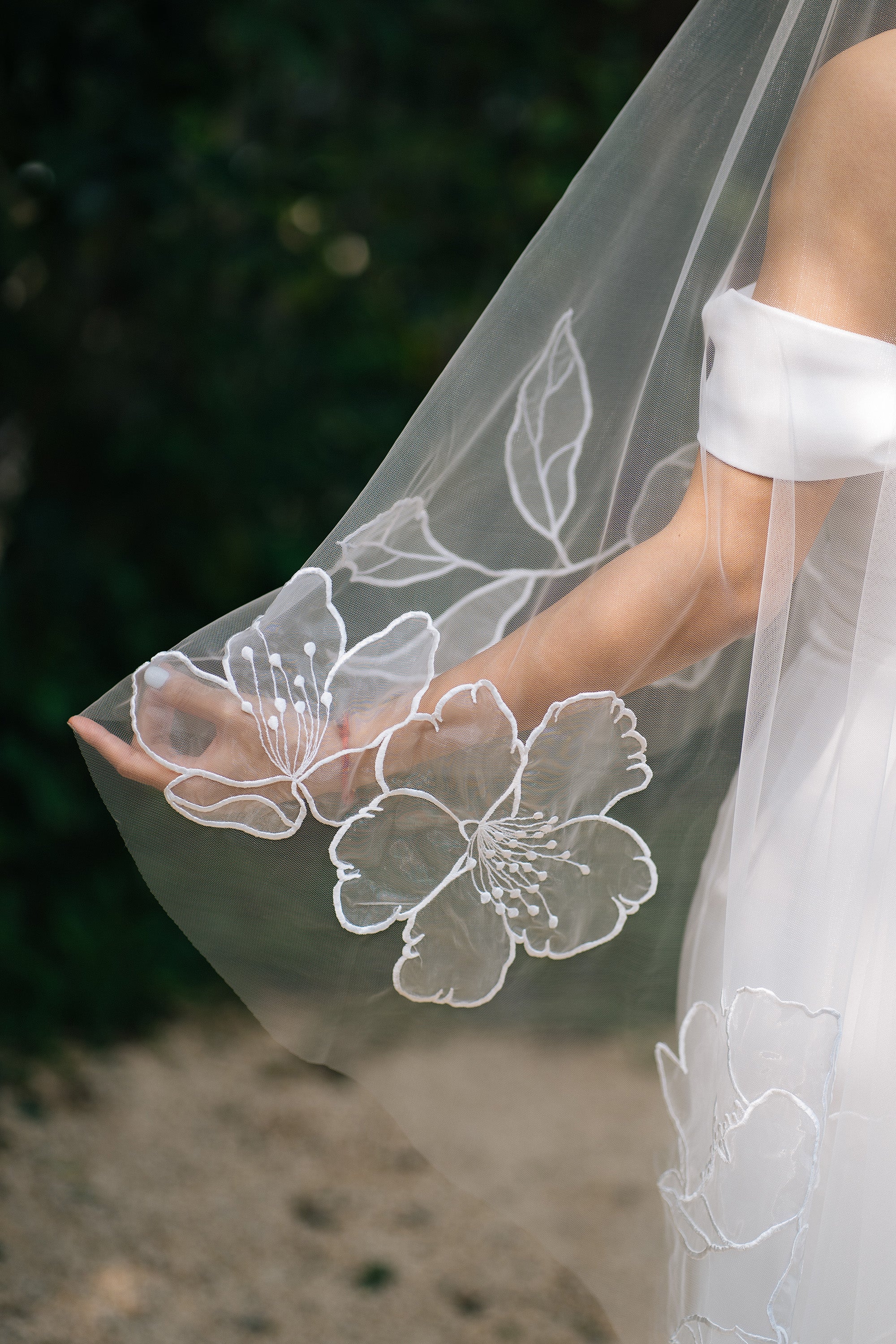 BRIDGETT | Fingertips organza wedding veil