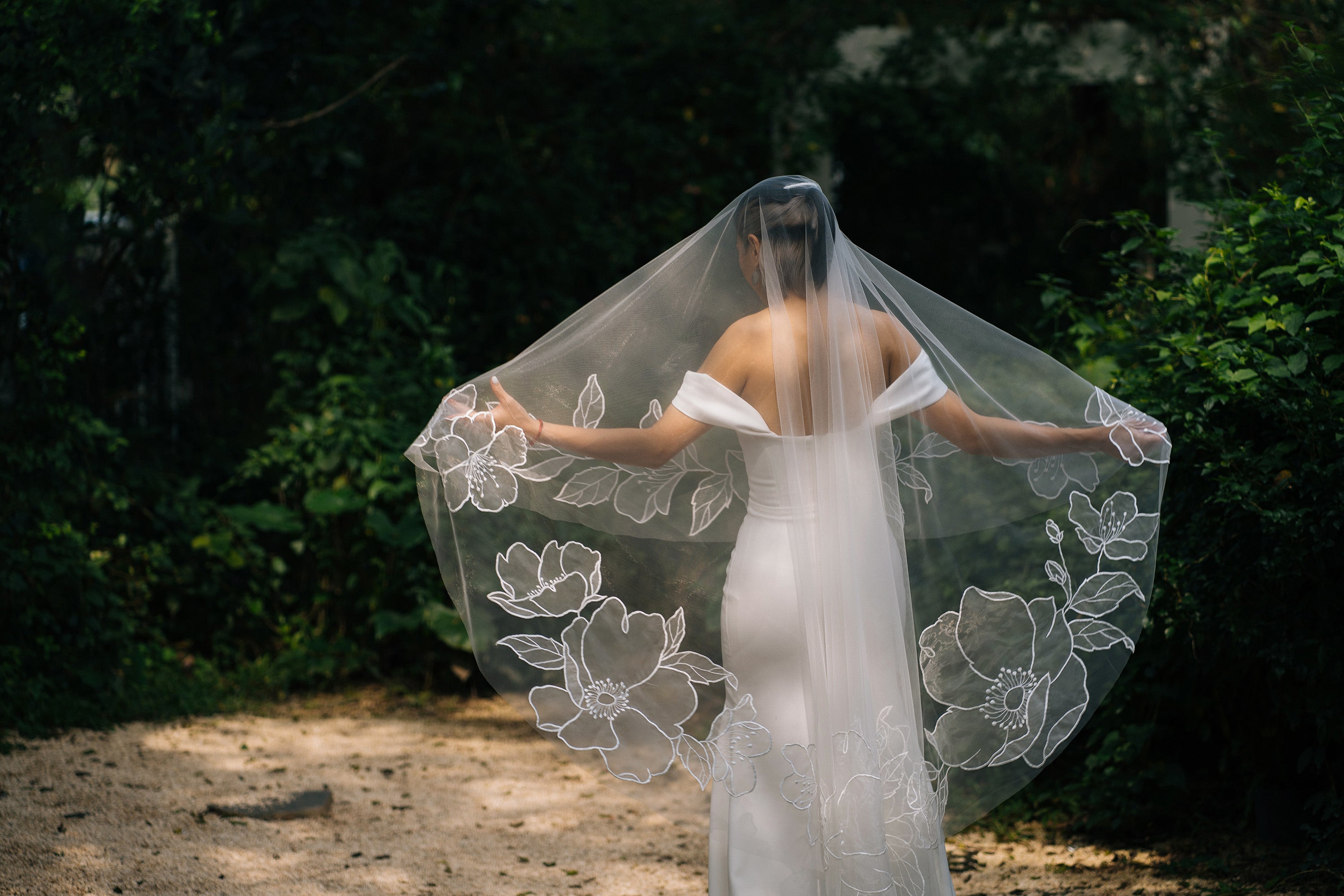 BRIDGETT | Fingertips organza wedding veil