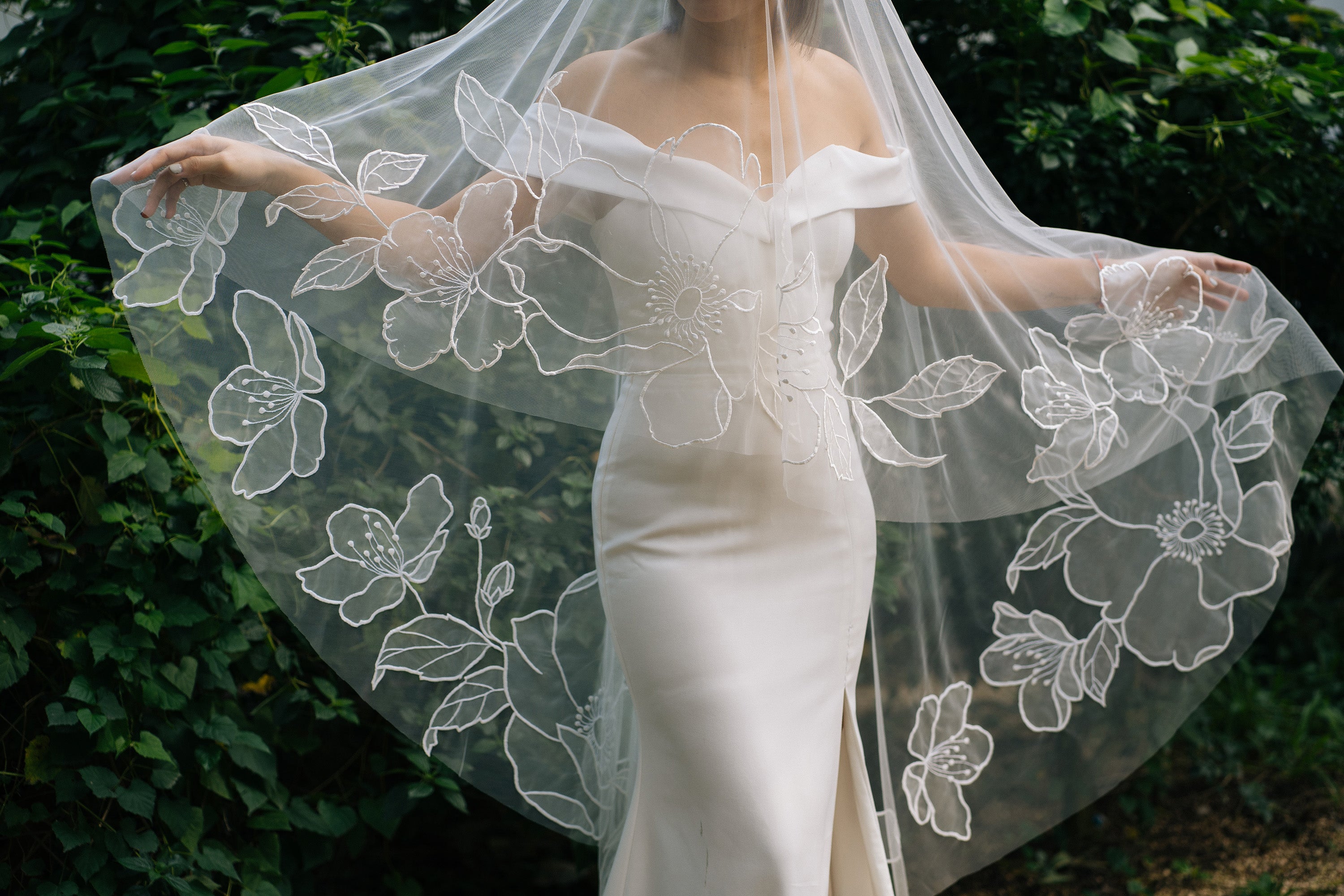 BRIDGETT | Fingertips organza wedding veil