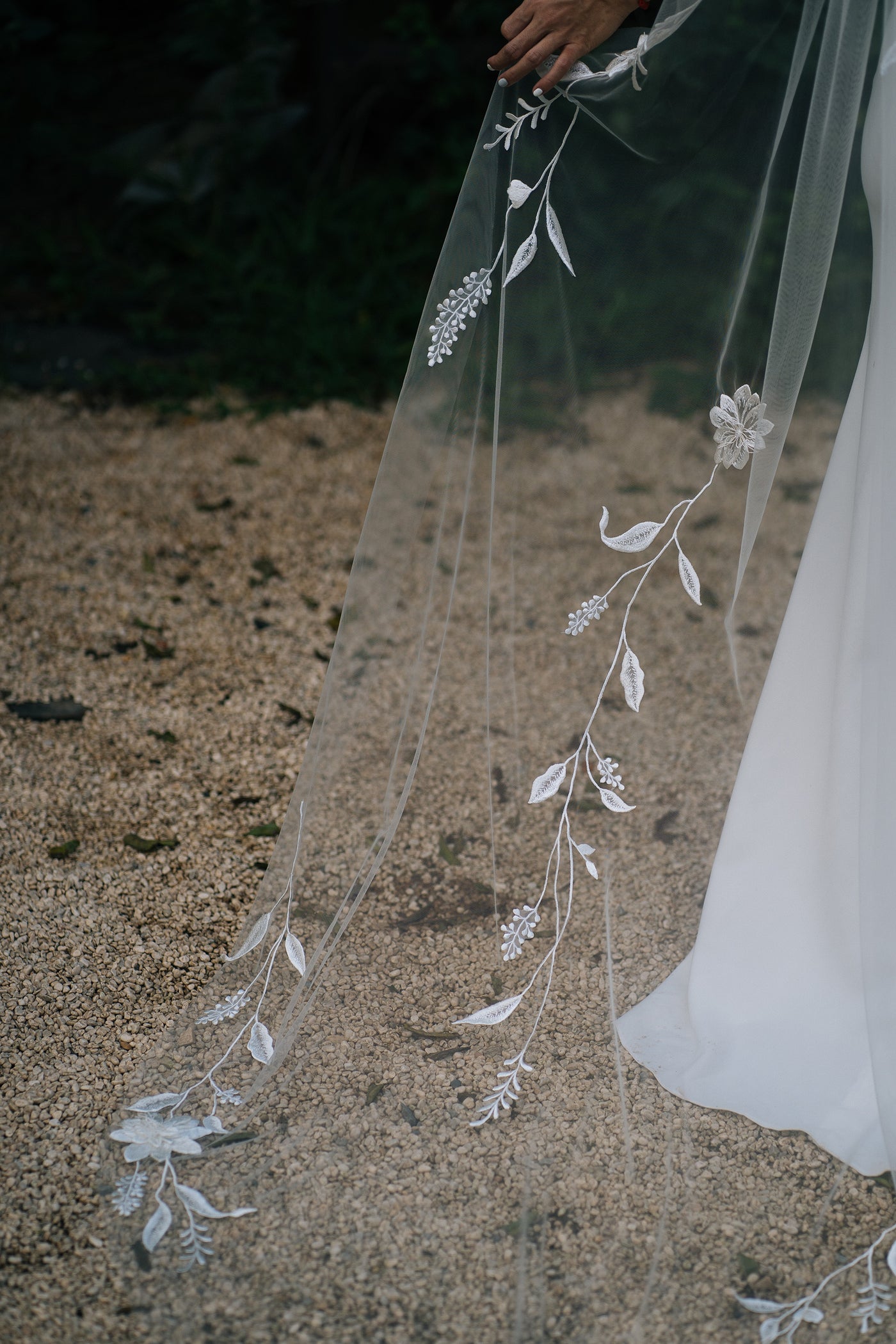HANNAH | Embroidered wedding veil, White / Cathedral length: 110 inches HANNAH | Embroidered wedding veil, White / Cathedral length: 110 inches