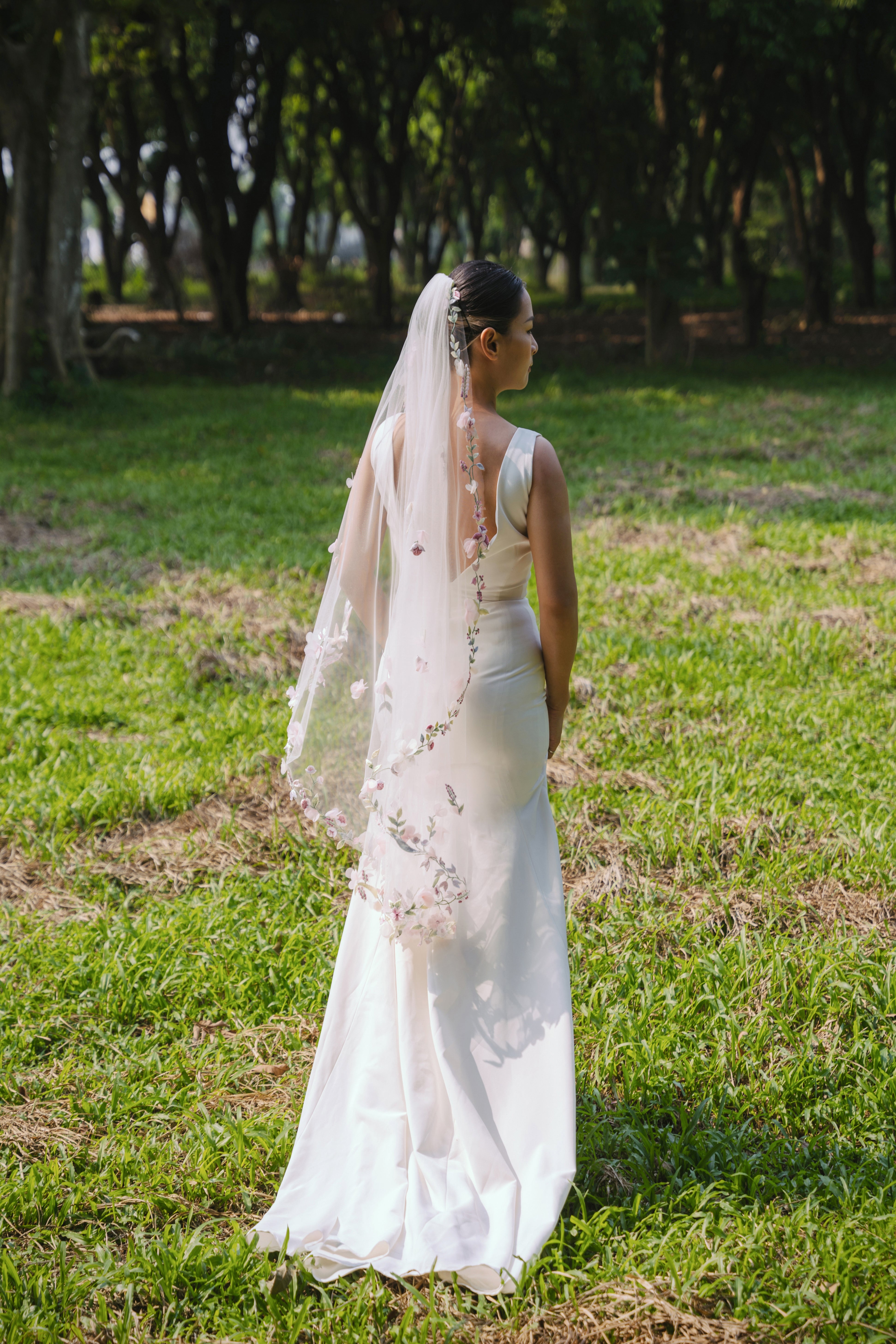 ISABEIL | 3D Colorful Fingertips Wedding Veil from behind 