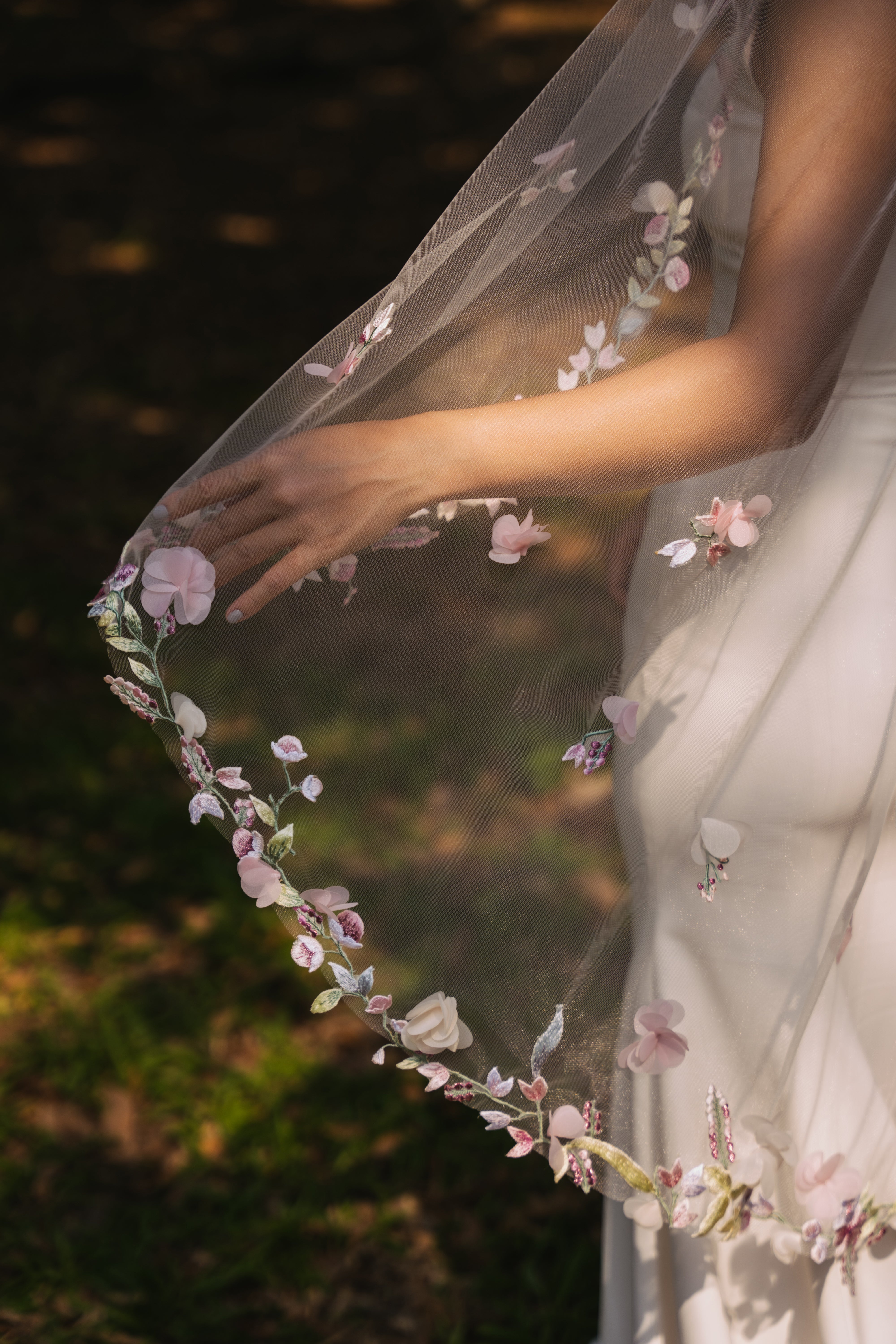 side view of ISABEIL | 3D Colorful Fingertips Wedding Veil