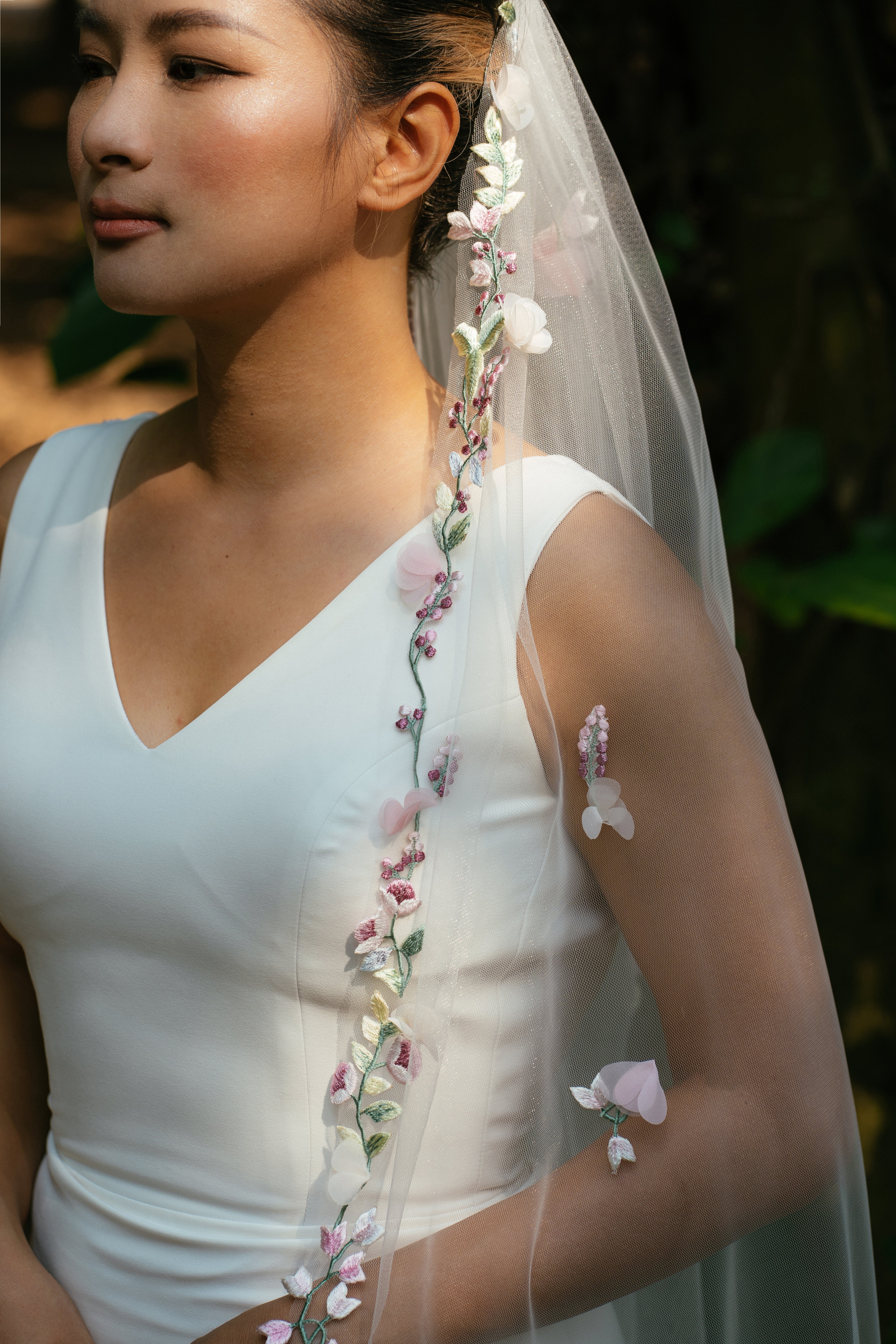 close up shot of ISABEIL | 3D Colorful Fingertips Wedding Veil