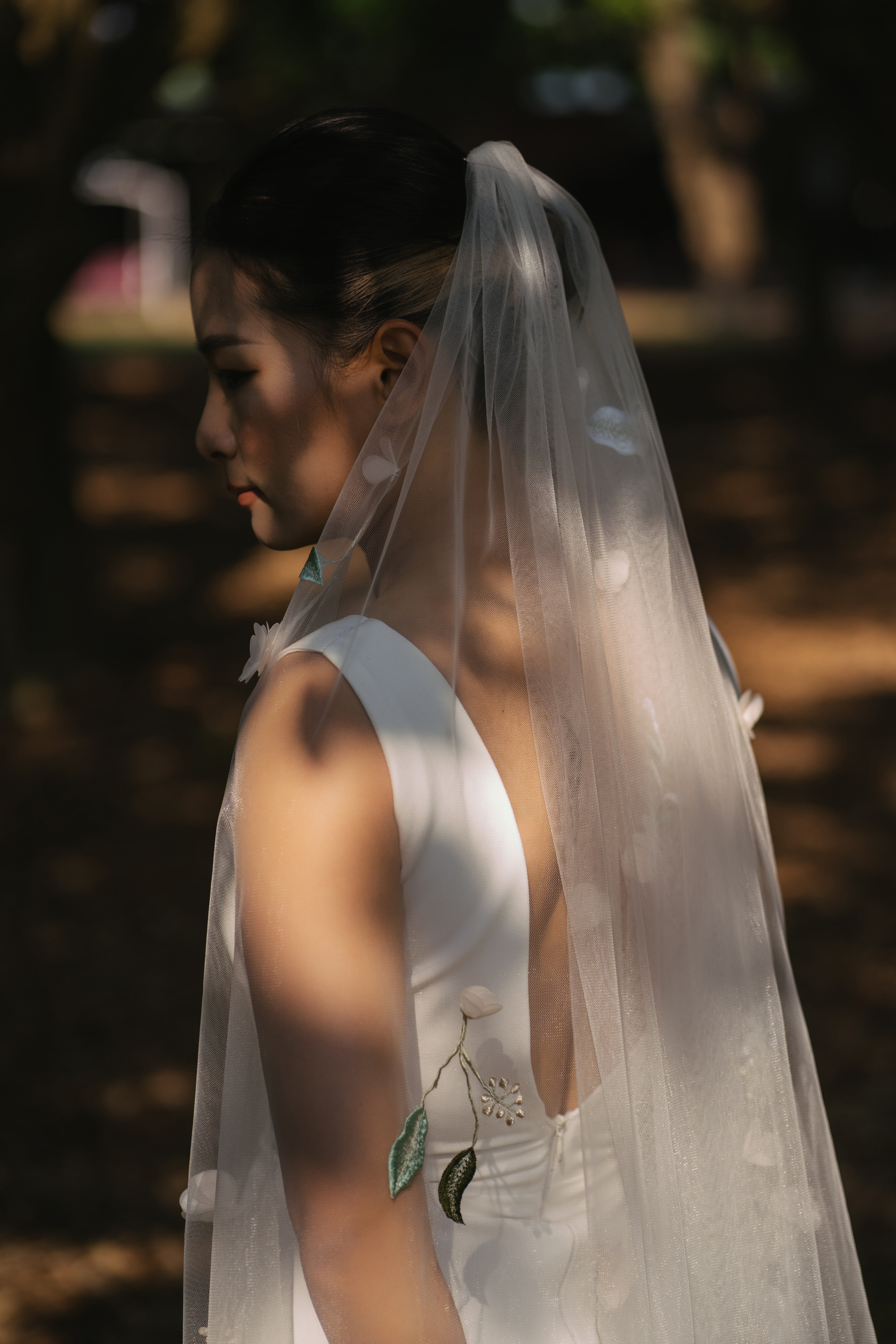 side view of SERA |  3D Colorful Fingertips Wedding Veil
