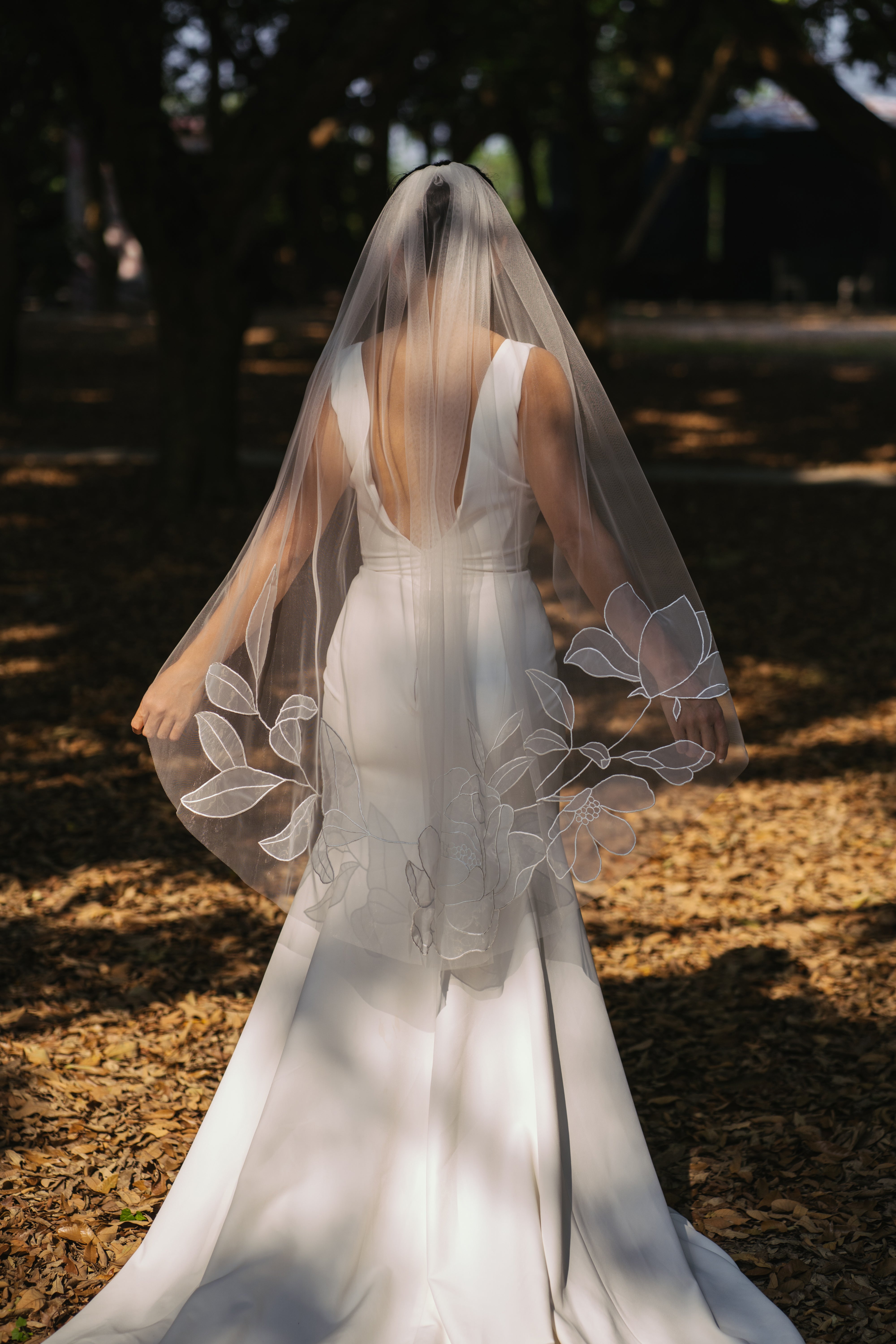 Fingertip organza embroidery wedding veil
