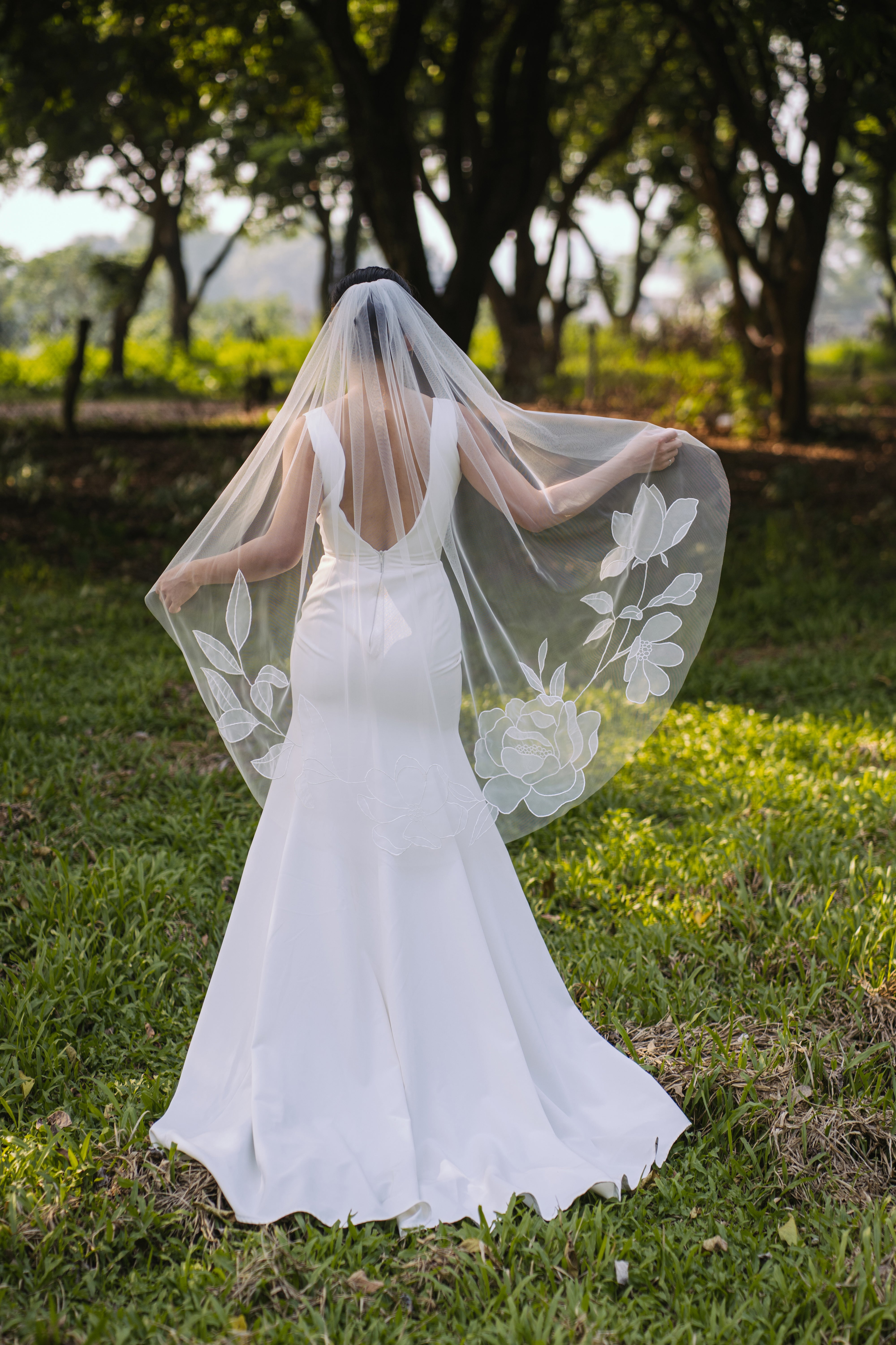 KAITIE | Fingertip organza embroidery wedding veil
