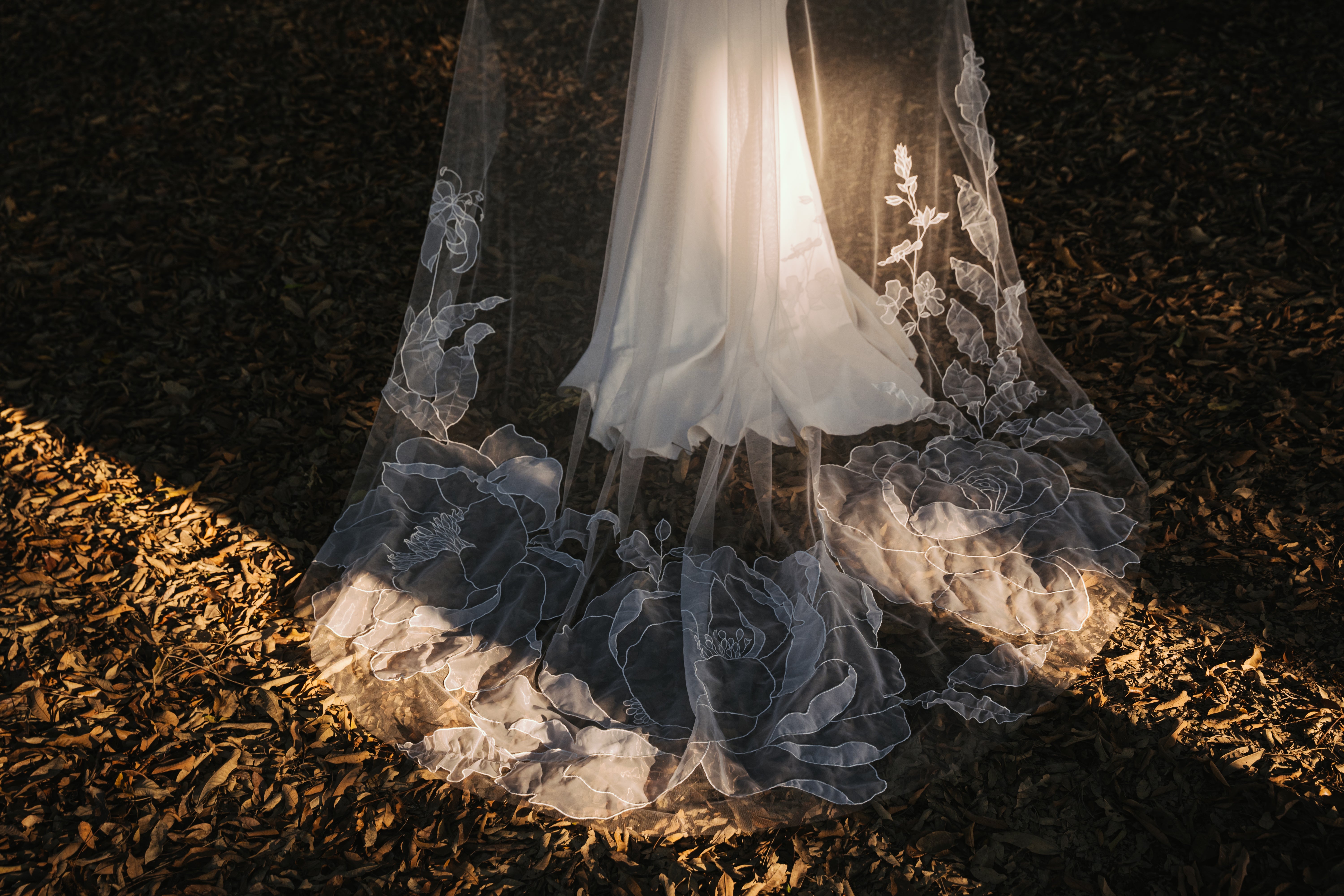 bottom design of 
GLORIOSA | 3D Floral wedding veil