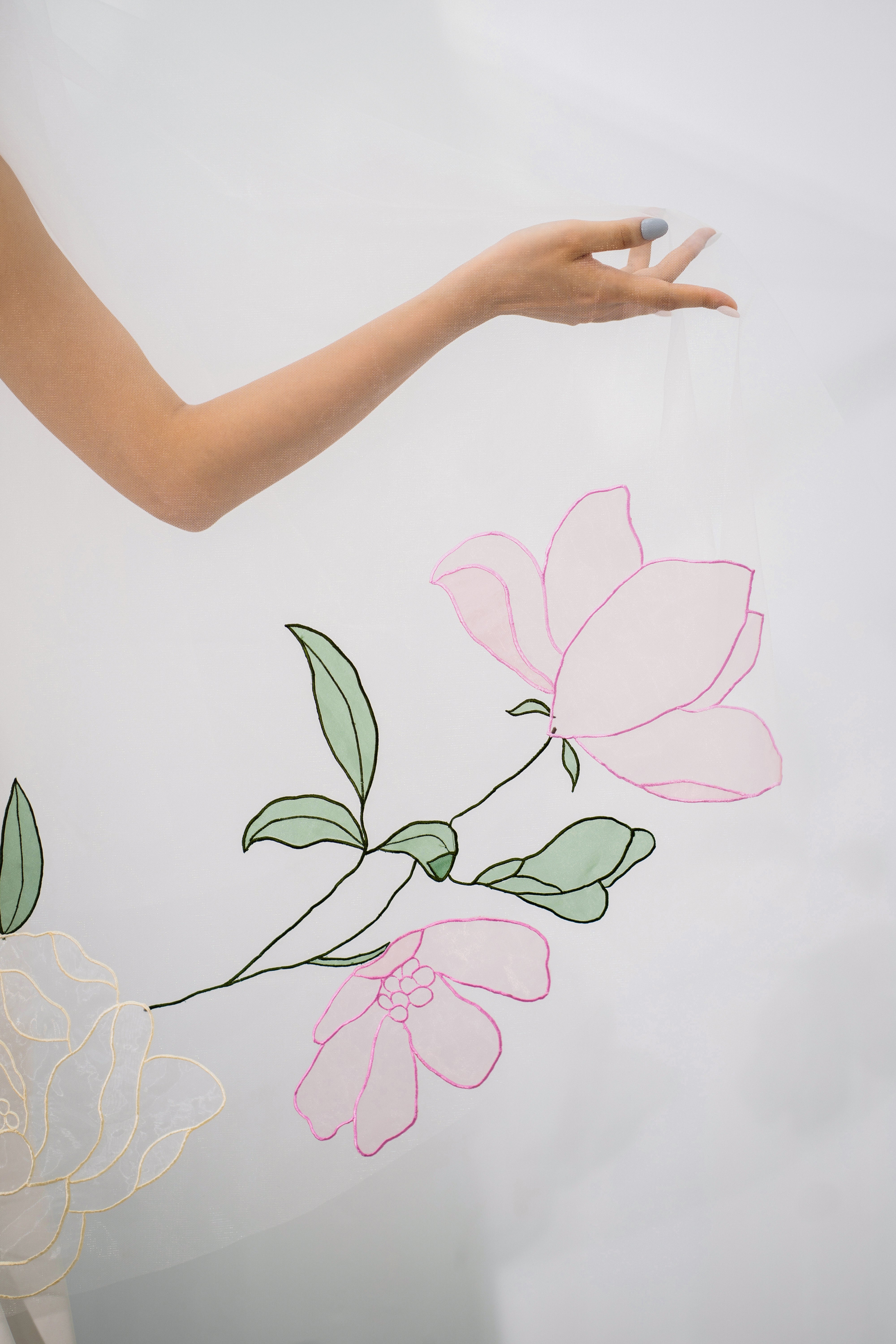 COLORFUL KAITIE | Fingertip organza embroidery floral veil